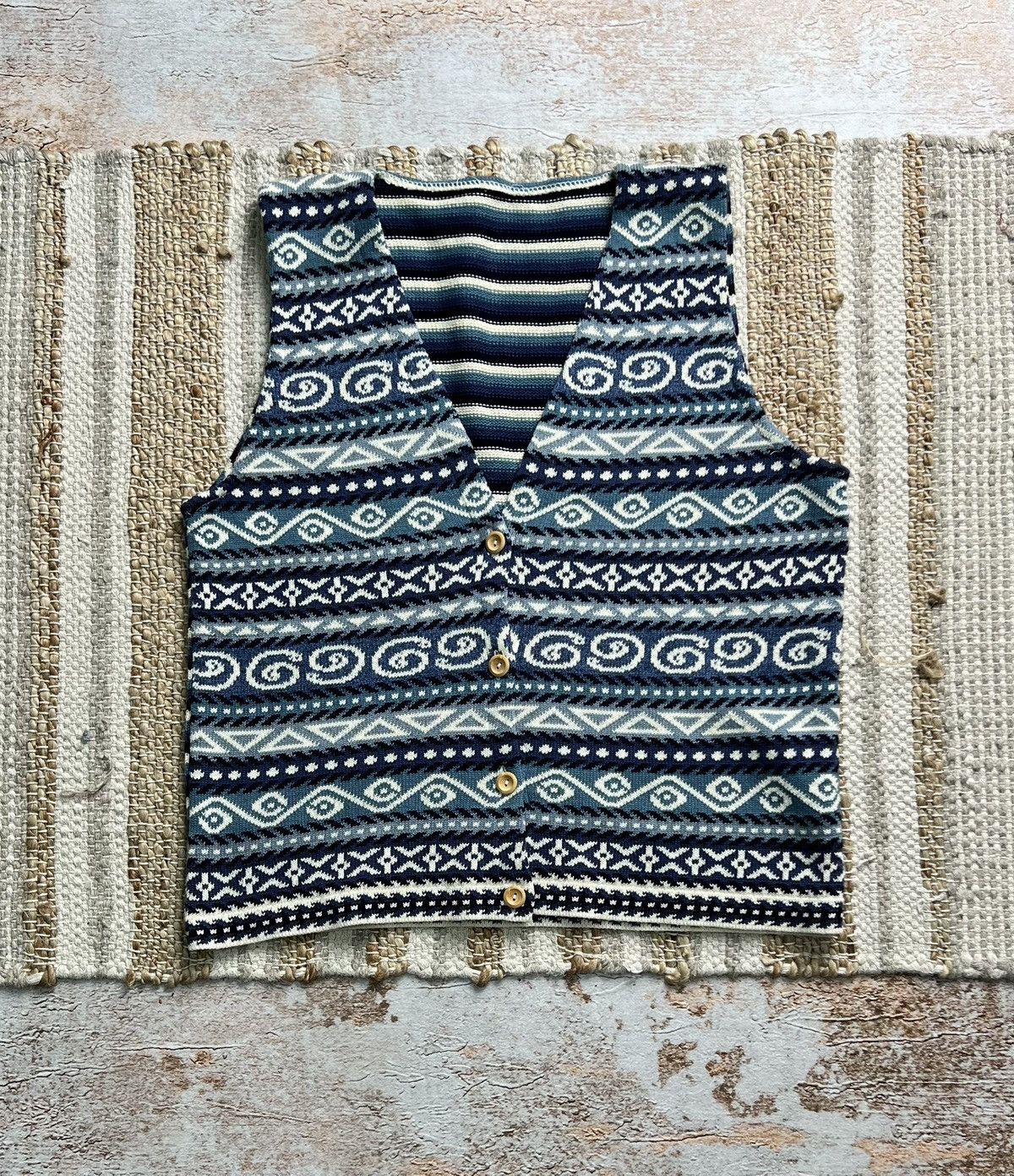 Vintage Vintage Japanese abstract knit vest Size US M / EU 48-50 / 2 - 1 Thumbnail