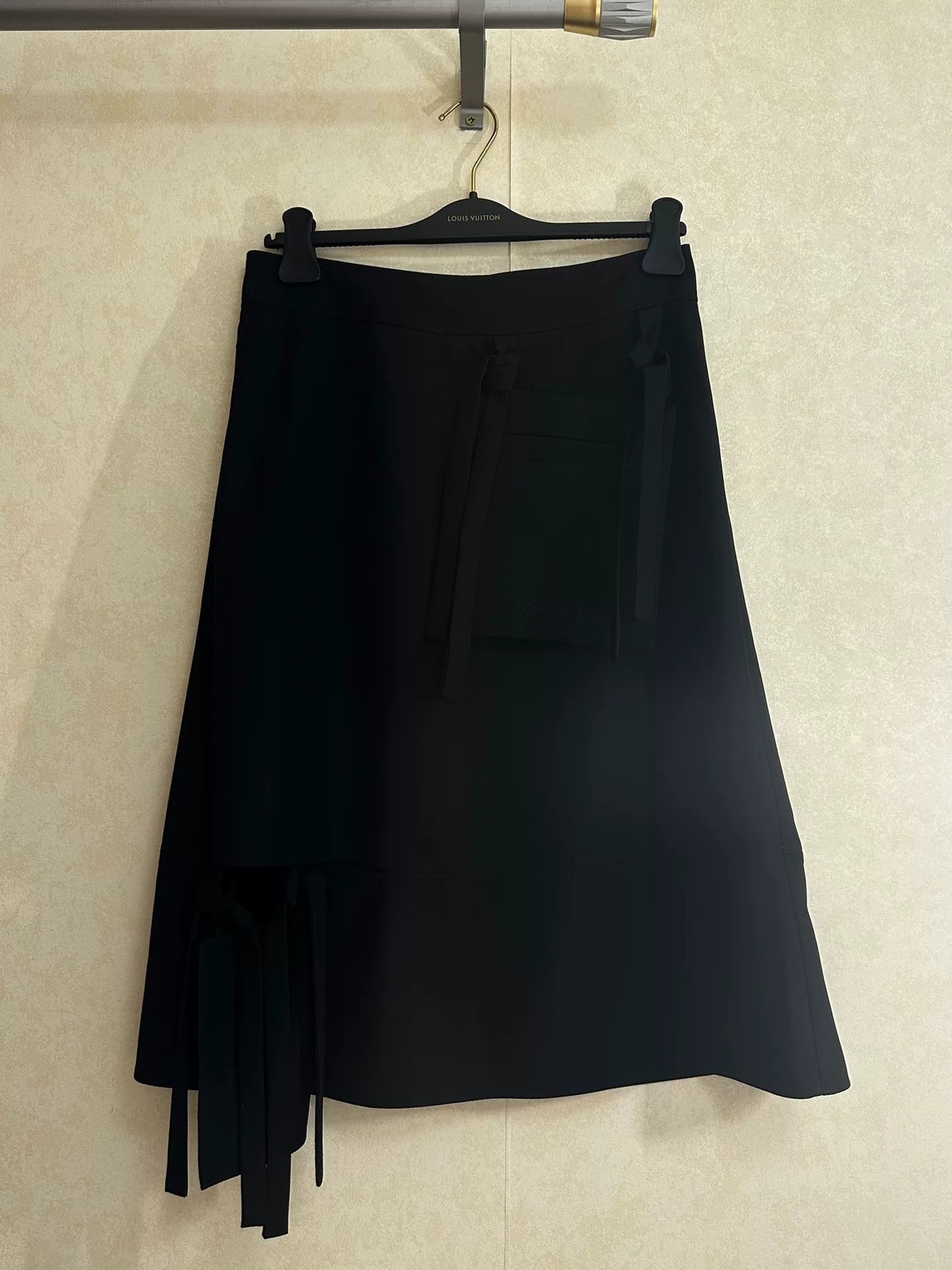 Louis Vuitton Louis Vuitton 22FW Tassel Pocket Black Skirt Size 38" / US 16 / IT 52 - 1 Thumbnail