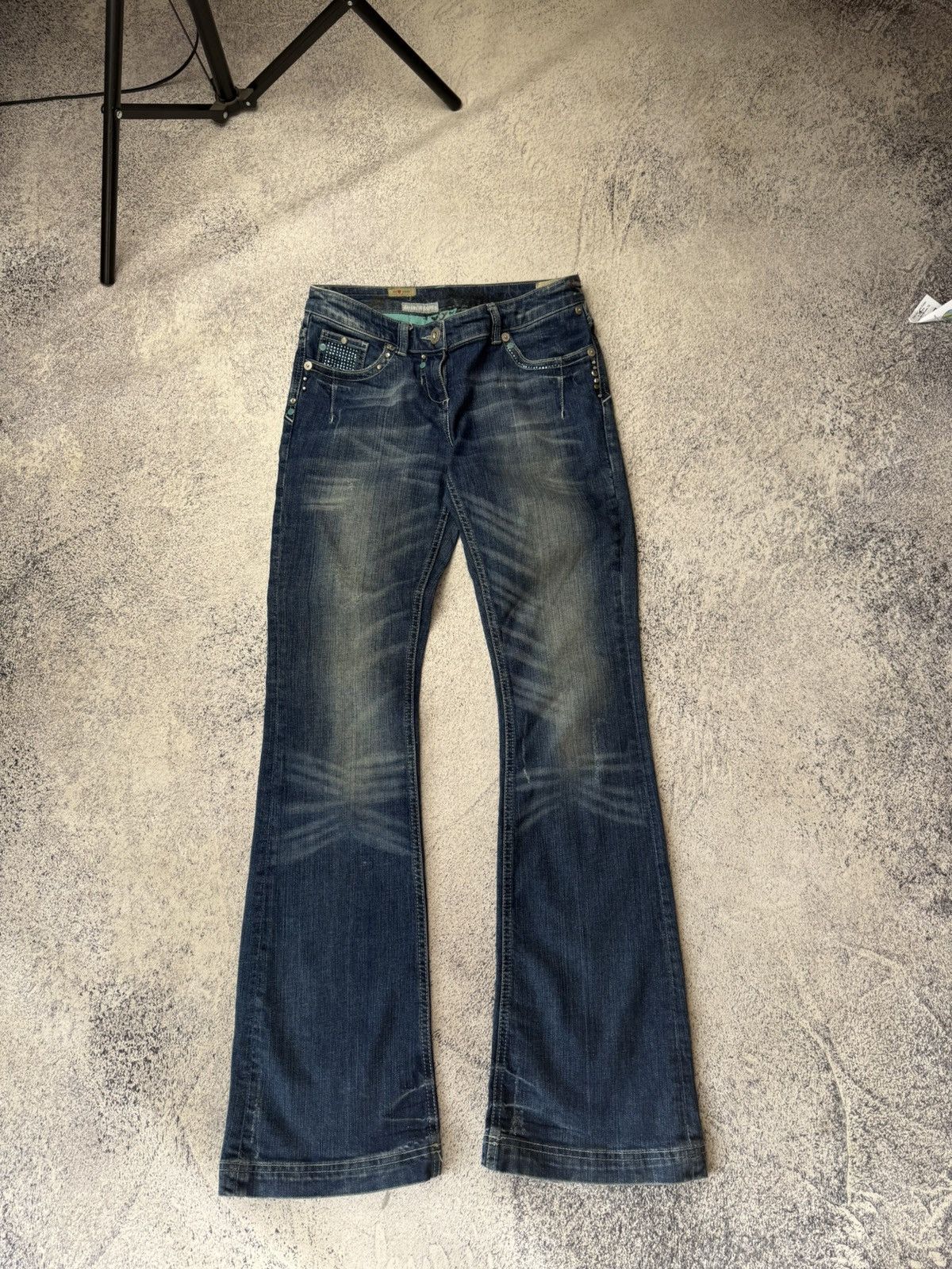 Japanese Brand Vintage Women’s Flared Jeans Y2K Japanese Size 28" / US 6 / IT 42 - 1 Thumbnail