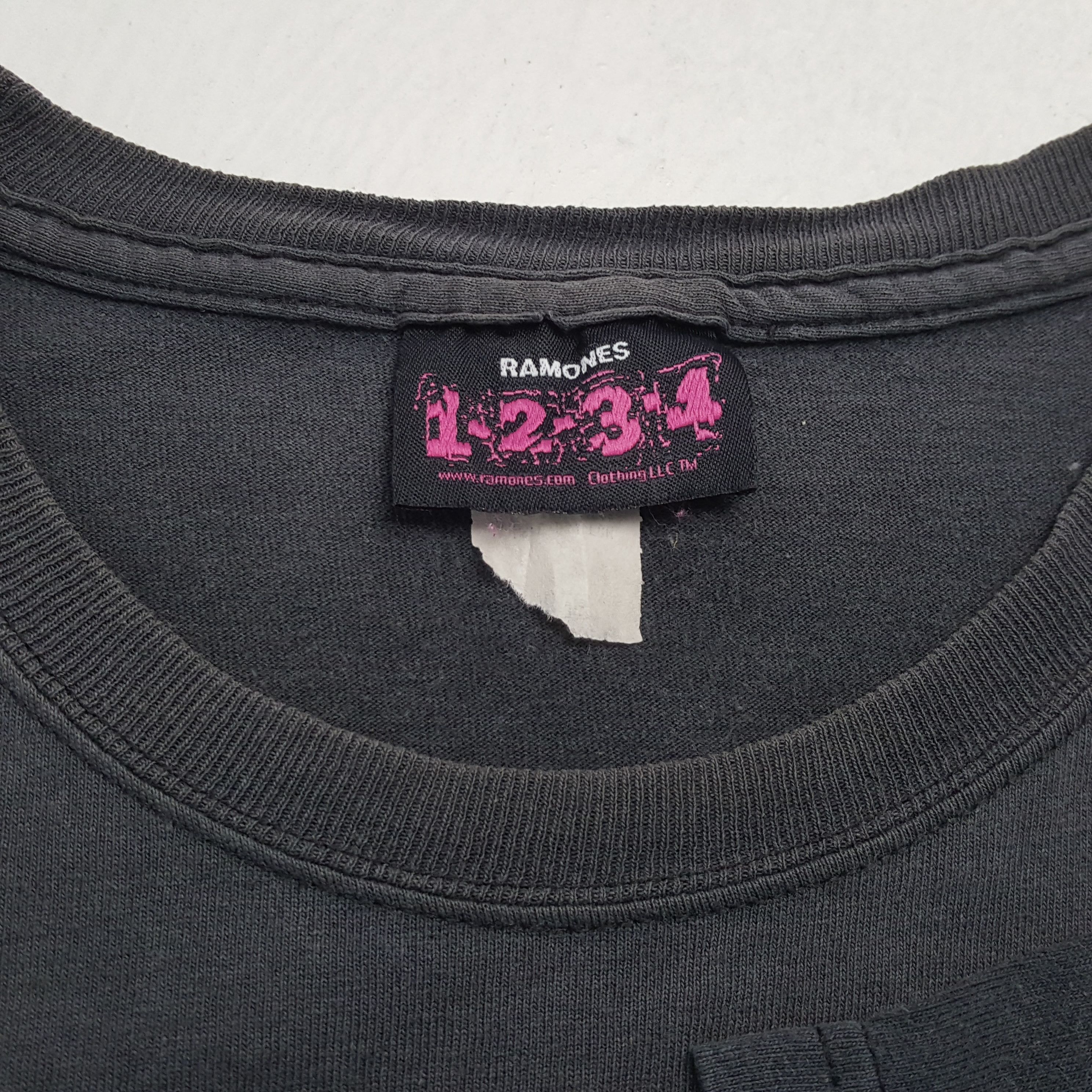 Band Tees × Vintage RAMONES Rock Band Music Vintage Tshirt Size US L / EU 52-54 / 3 - 7 Thumbnail