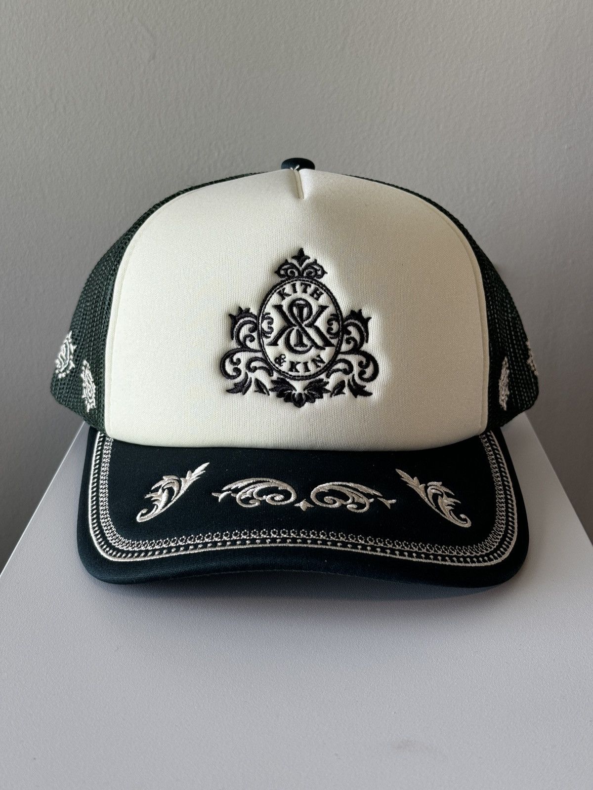 Kith NOLAN TRUCKER HAT Green with All OVER EMBROIDERY NEW