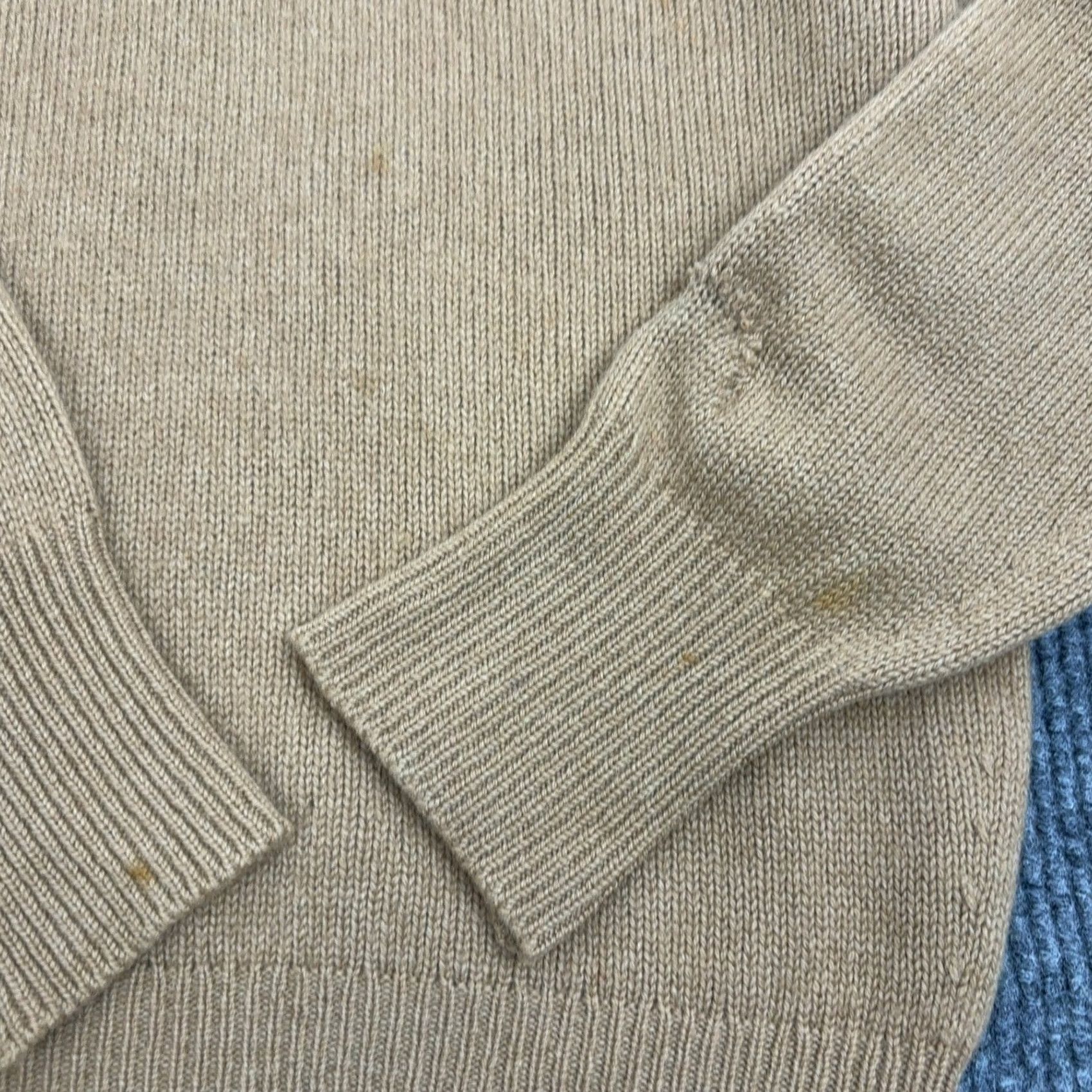 Camel VINTAGE Alan Paine Sweater Mens Camel Vneck Luxury 100 Camelhair Made in England Size US M / EU 48-50 / 2 - 5 Thumbnail