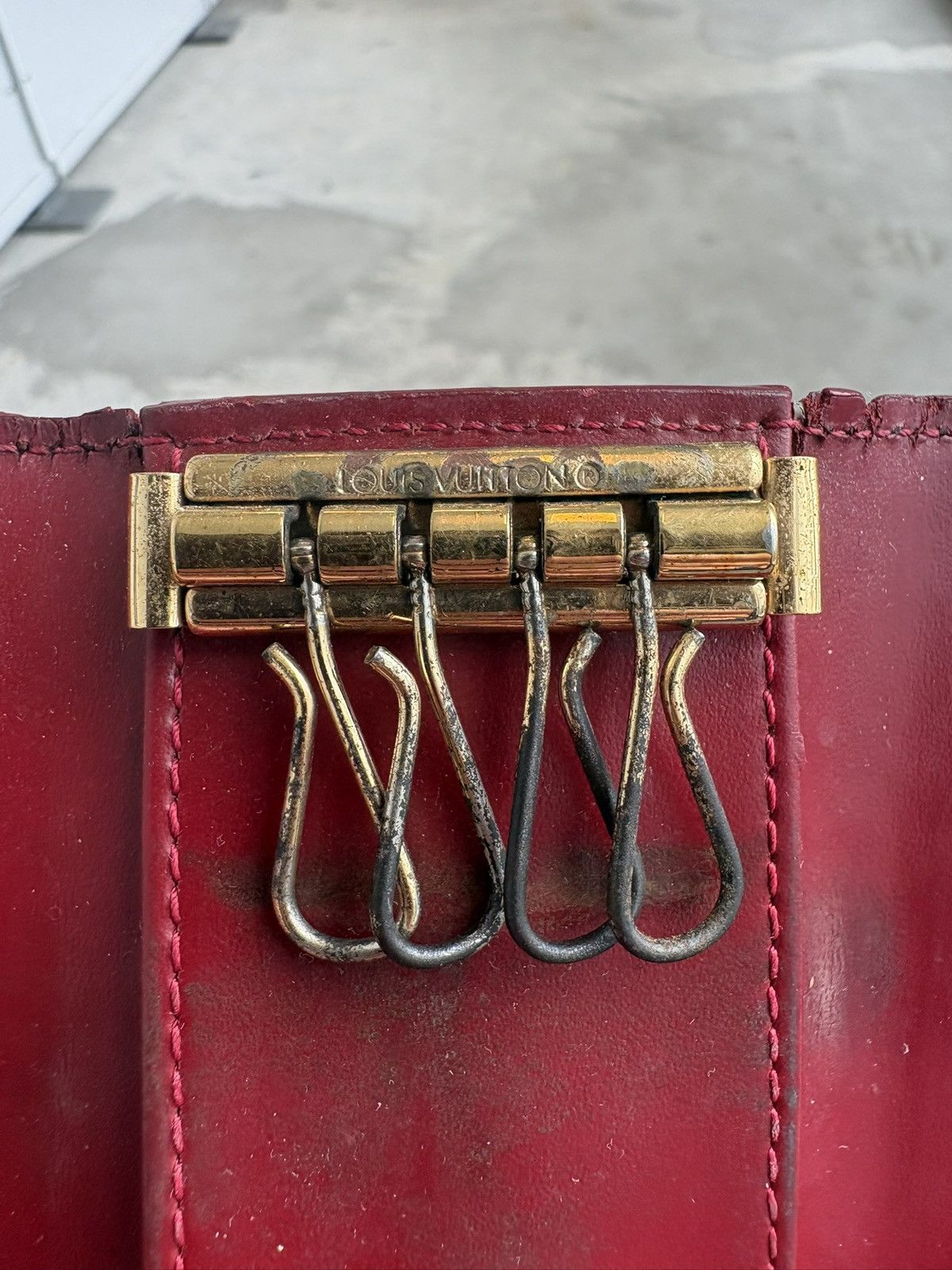 Louis Vuitton LV Red Monogram Key Holder Accessory Size ONE SIZE - 5 Thumbnail