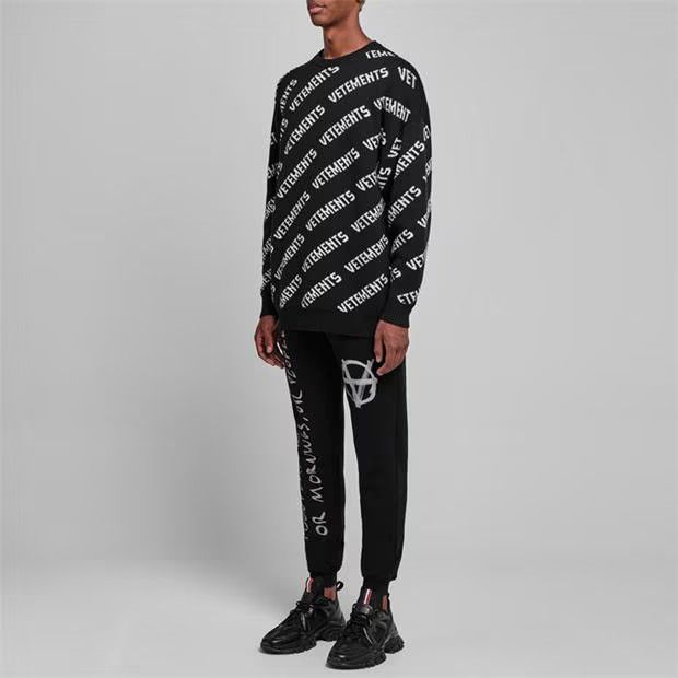 Vetements o1g2r1mq0824 All Over Logo Crew Neck Jumper in Black White Size US M / EU 48-50 / 2 - 6 Thumbnail