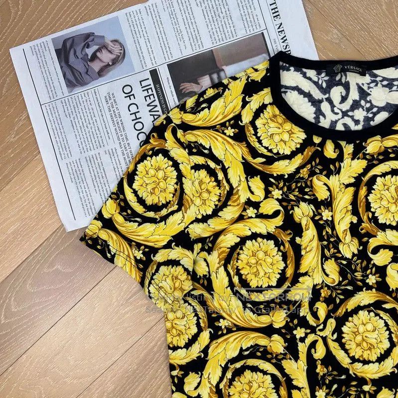 Versace Versace Gold Print Cotton Short Sleeve T-Shirt . Size US XL / EU 56 / 4 - 6 Thumbnail