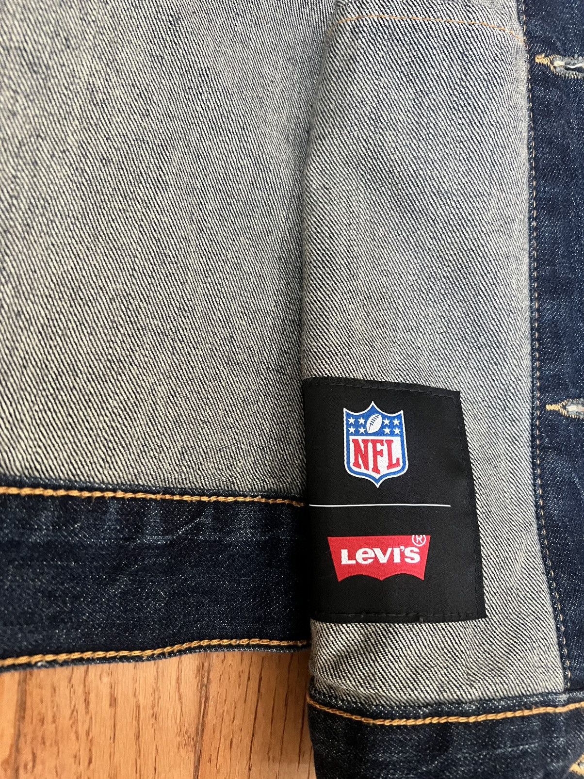 Levi's Vintage Levi’s Philadelphia Eagles Denim Jacket Size US L / EU 52-54 / 3 - 3 Thumbnail