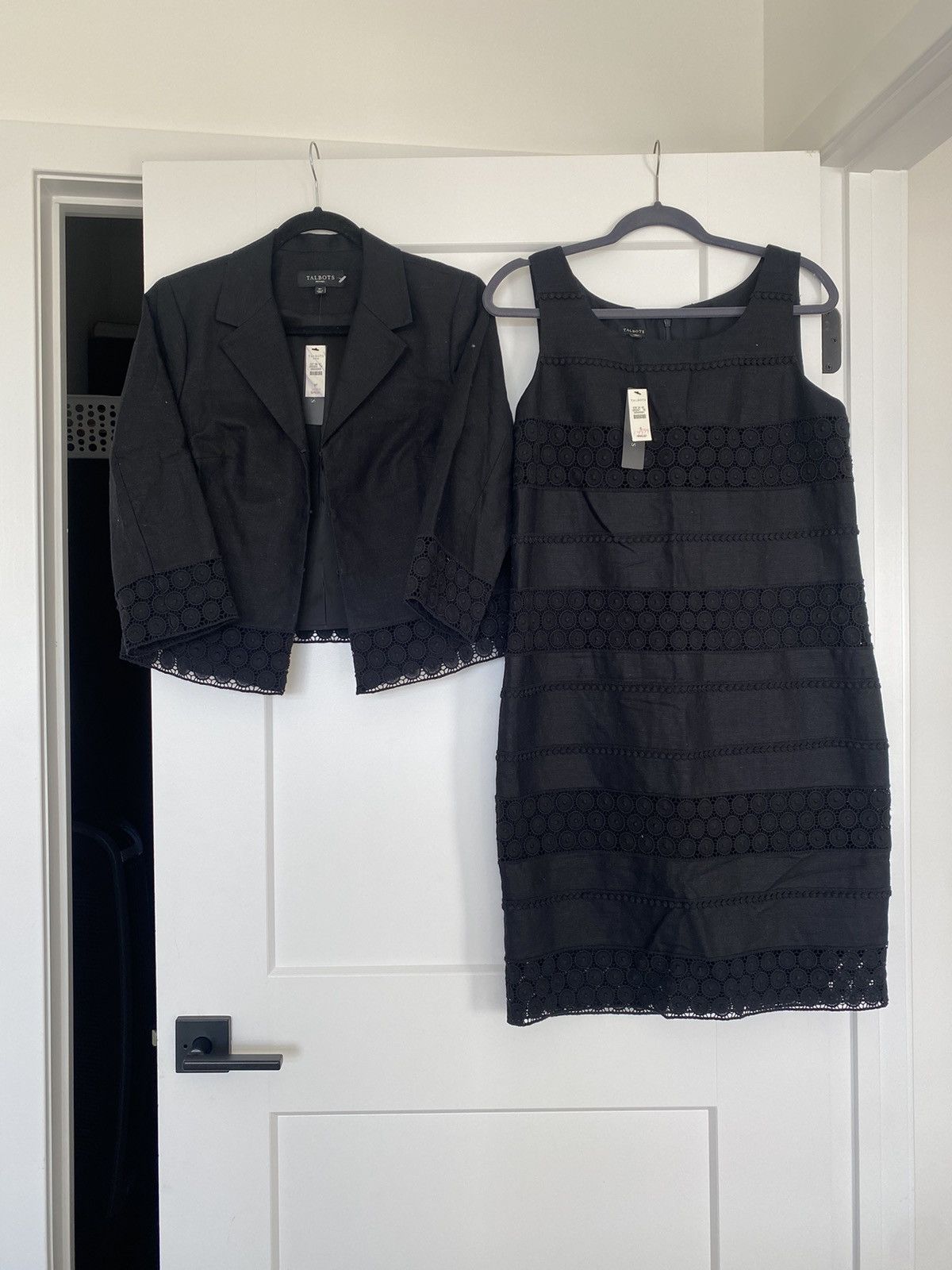 Talbots TALBOTS Womens 6P BLACK Eyelet Sleeveless Sheath 2pcSuit NWT Size M / US 6-8 / IT 42-44 - 2 Thumbnail