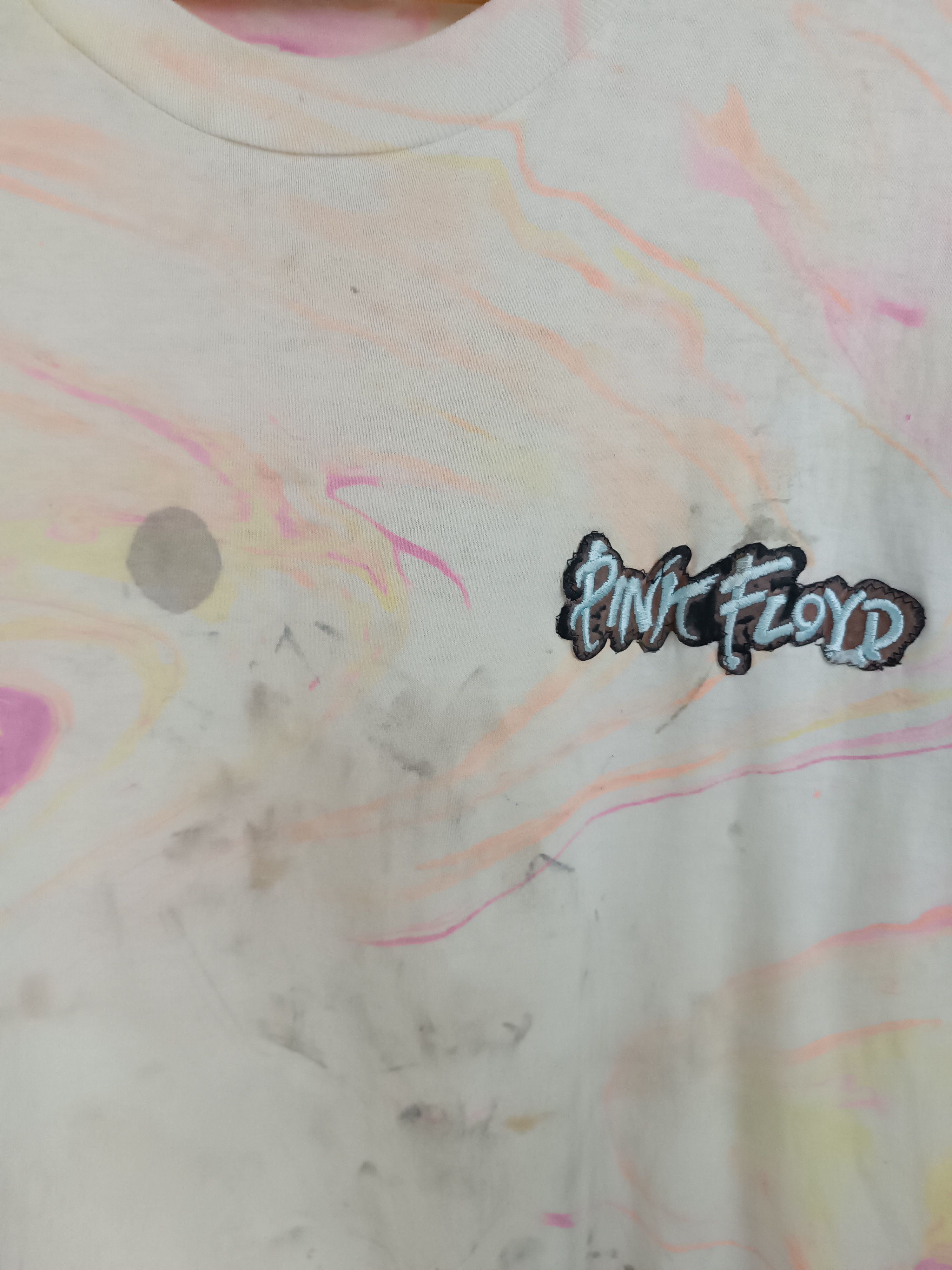 Vintage THRASHED FADED VINTAGE 80'S PINK FLOYD PATCHES RARE TEE Size US XL / EU 56 / 4 - 11 Thumbnail