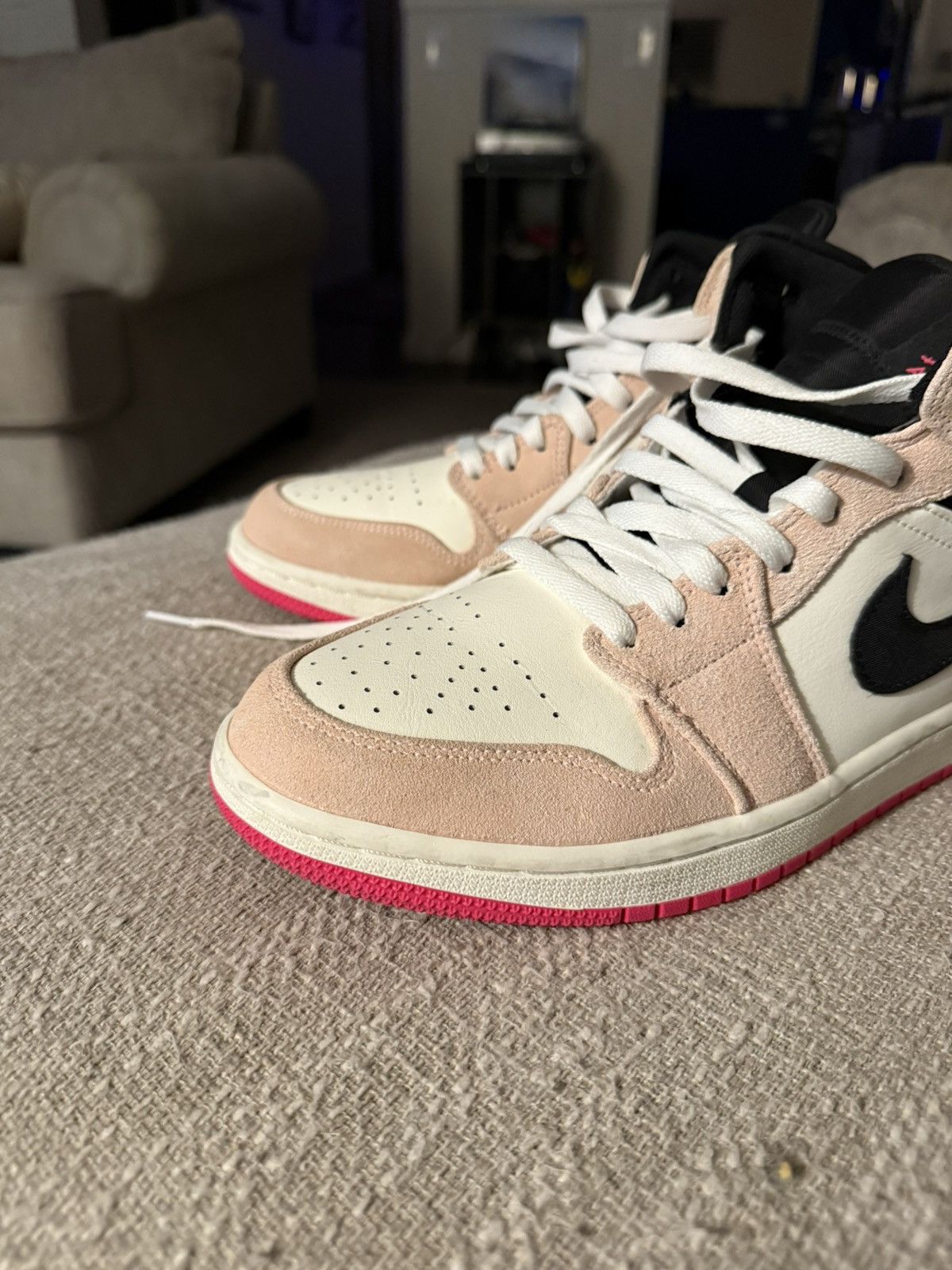 Nike Nike Jordan Mid - Crimson Tint Size US 9.5 / EU 42-43 - 2 Thumbnail