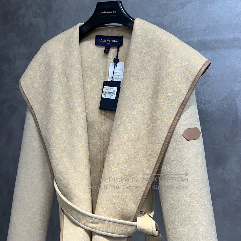 Louis Vuitton Louis Vuitton Camel Logo Lace-Up Short Coat Size M / US 6-8 / IT 42-44 - 2 Thumbnail