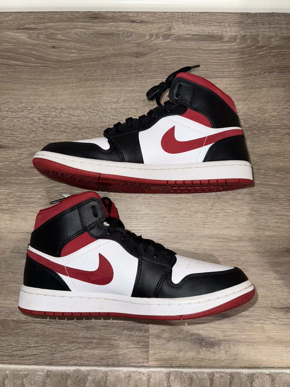 Jordan Brand × Nike Air Jordan 1 Mid Black Gym Red Size US 8 / EU 41 - 2 Thumbnail