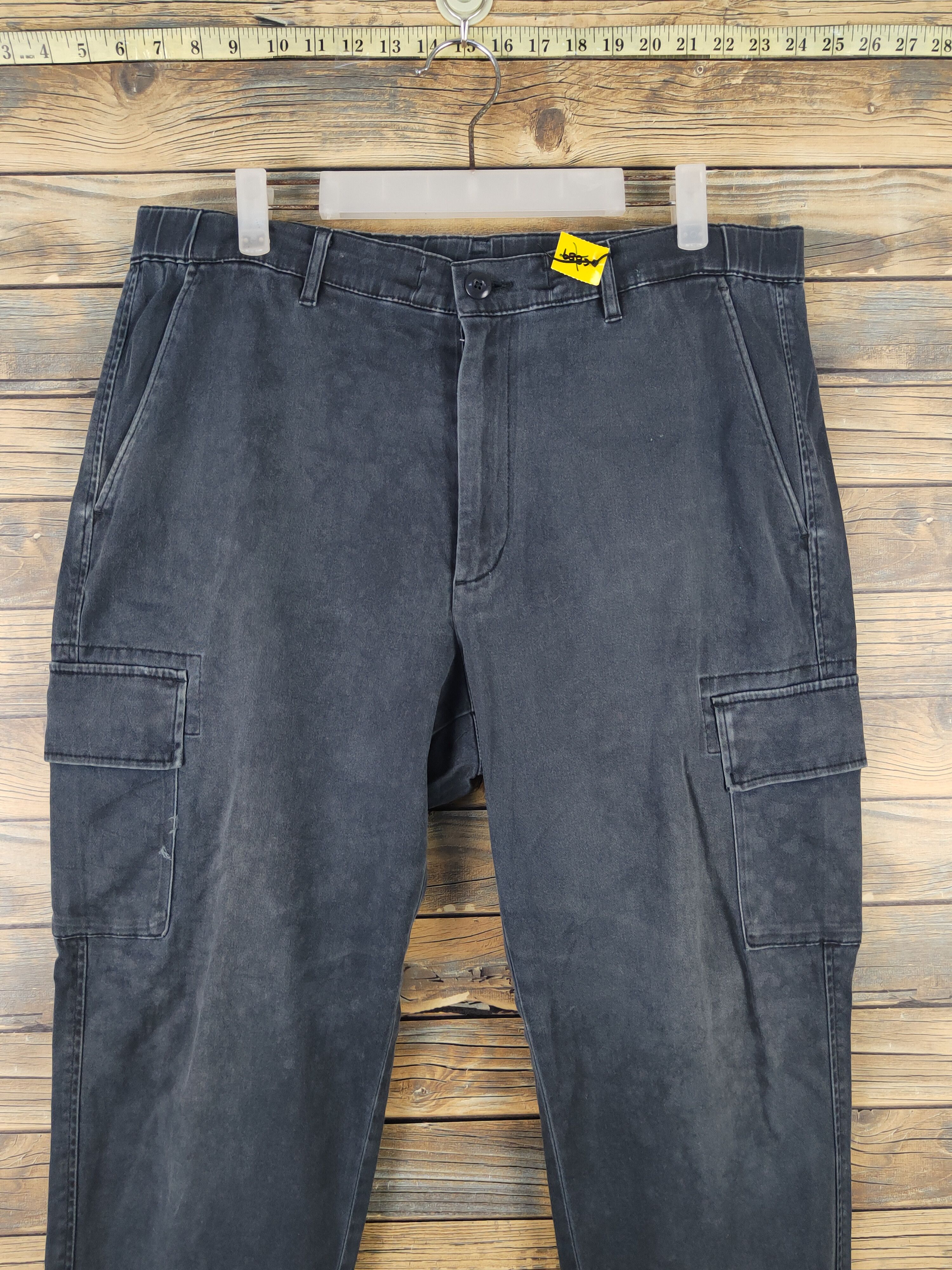 Japanese Brand Uniqlo Black Faded Multipocket Cargo Pants #W2102 Size US 37 - 2 Thumbnail