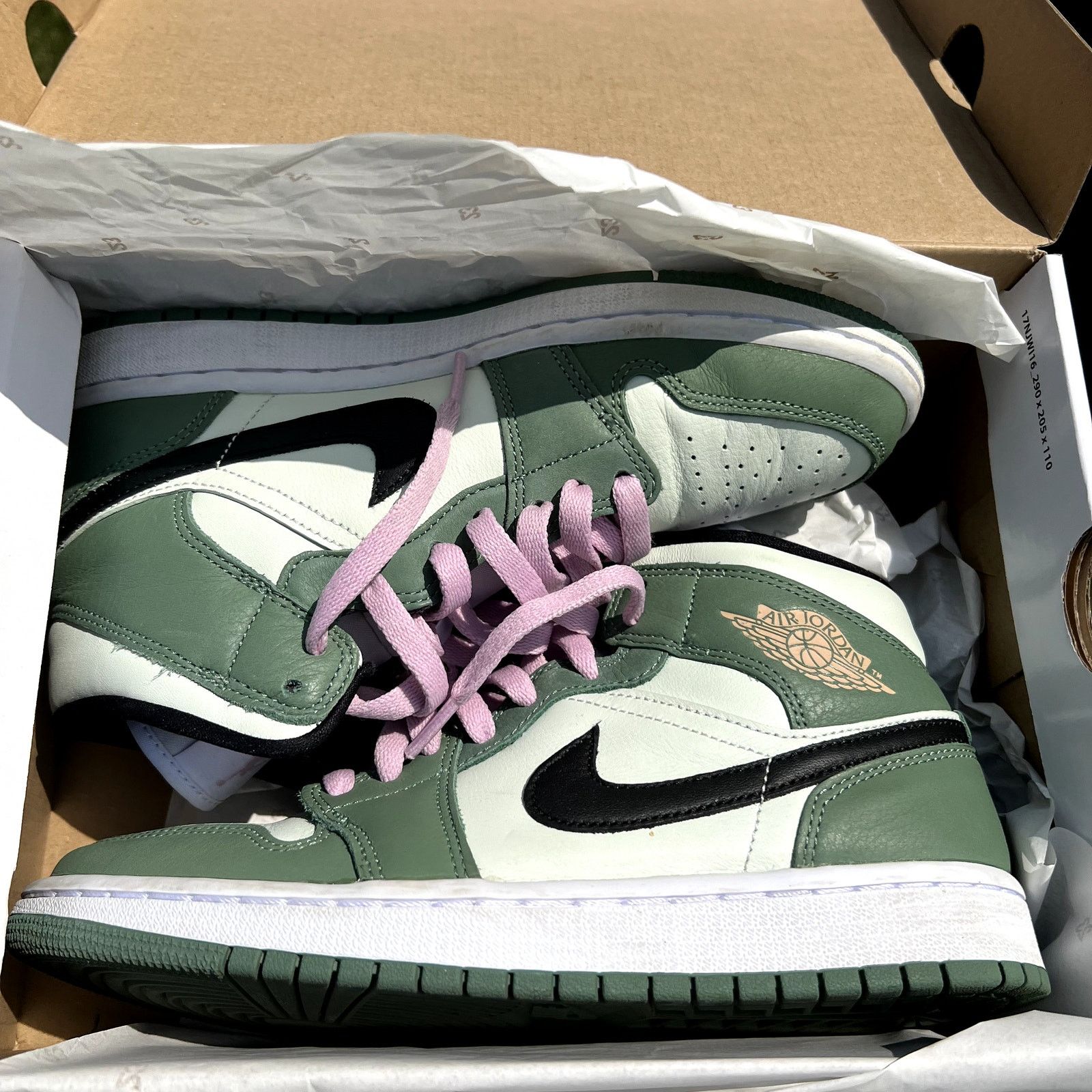 Jordan Brand × Nike Size 8 - Wmns Air Jordan 1 Mid SE Dutch Green Women's Shoes Size US 8 / IT 38 - 9 Thumbnail