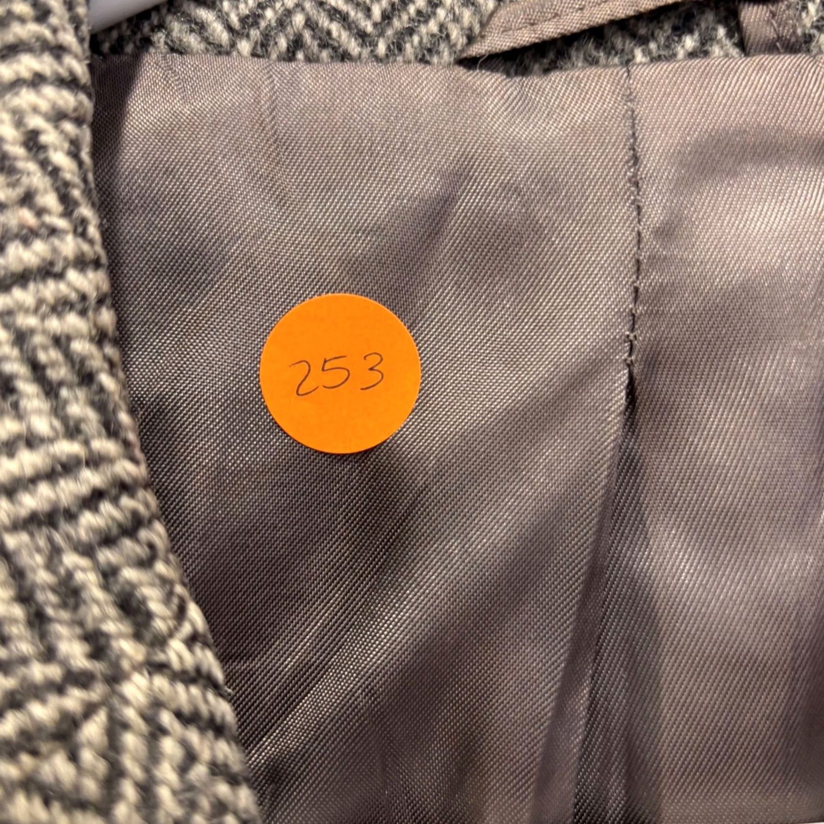 CO VINTAGE Dunn & Co Harris Tweed Blazer Grey Herringbone Wool Sport Coat Jacket 44R Mens Size 44R - 5 Thumbnail