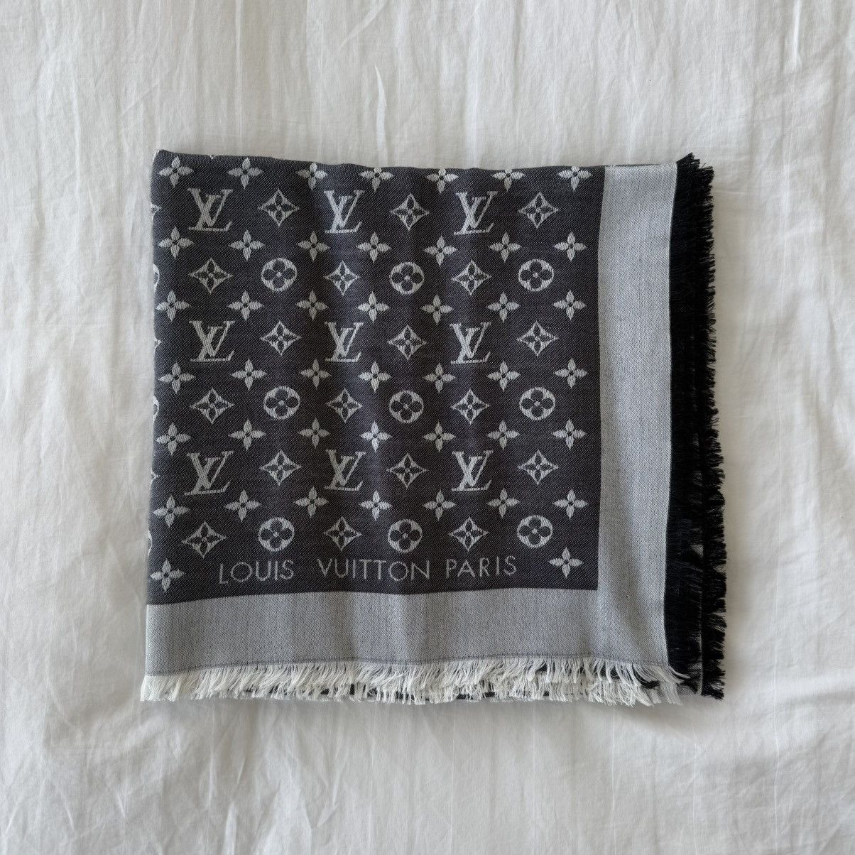 Louis Vuitton Monogram Denim Shawl Size ONE SIZE - 1 Thumbnail