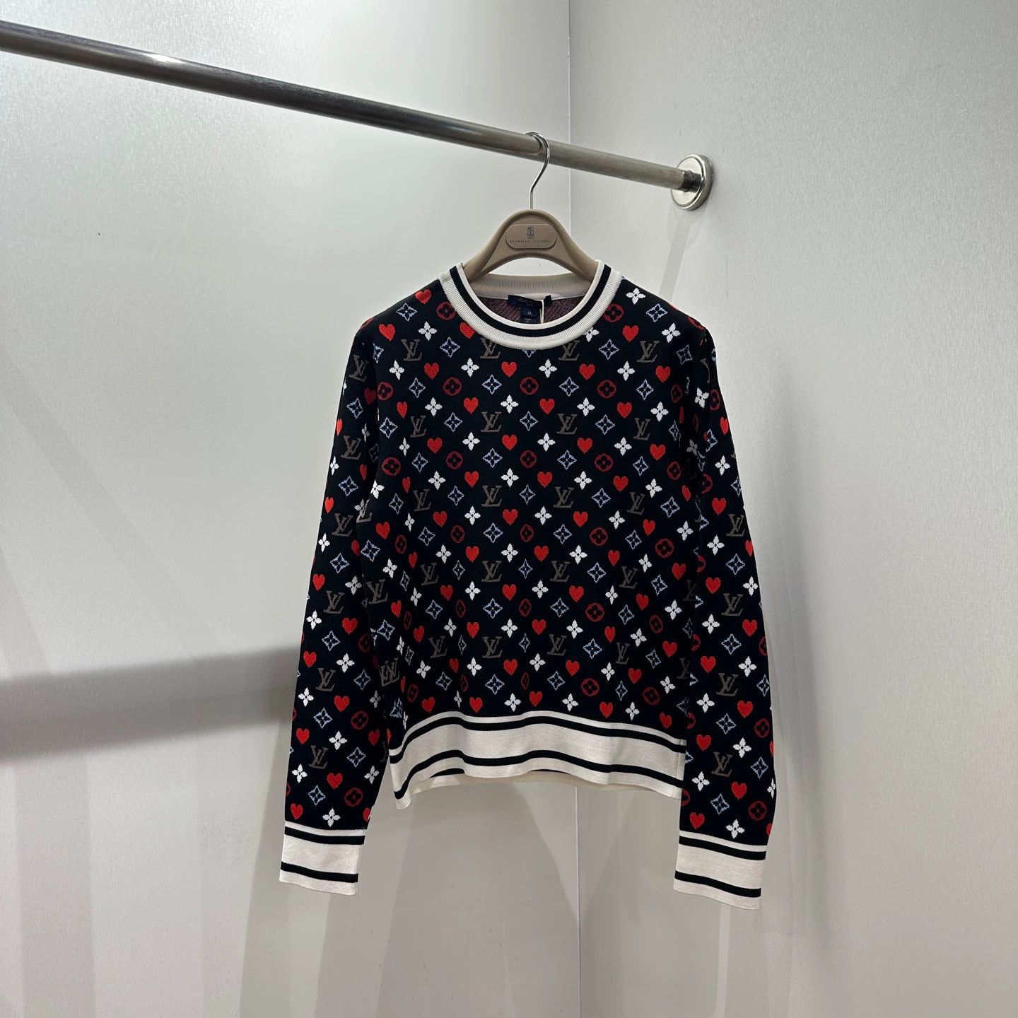 Louis Vuitton Louis Vuitton mar33 heart logo colorblocked knit LS M Size M / US 6-8 / IT 42-44 - 1 Thumbnail