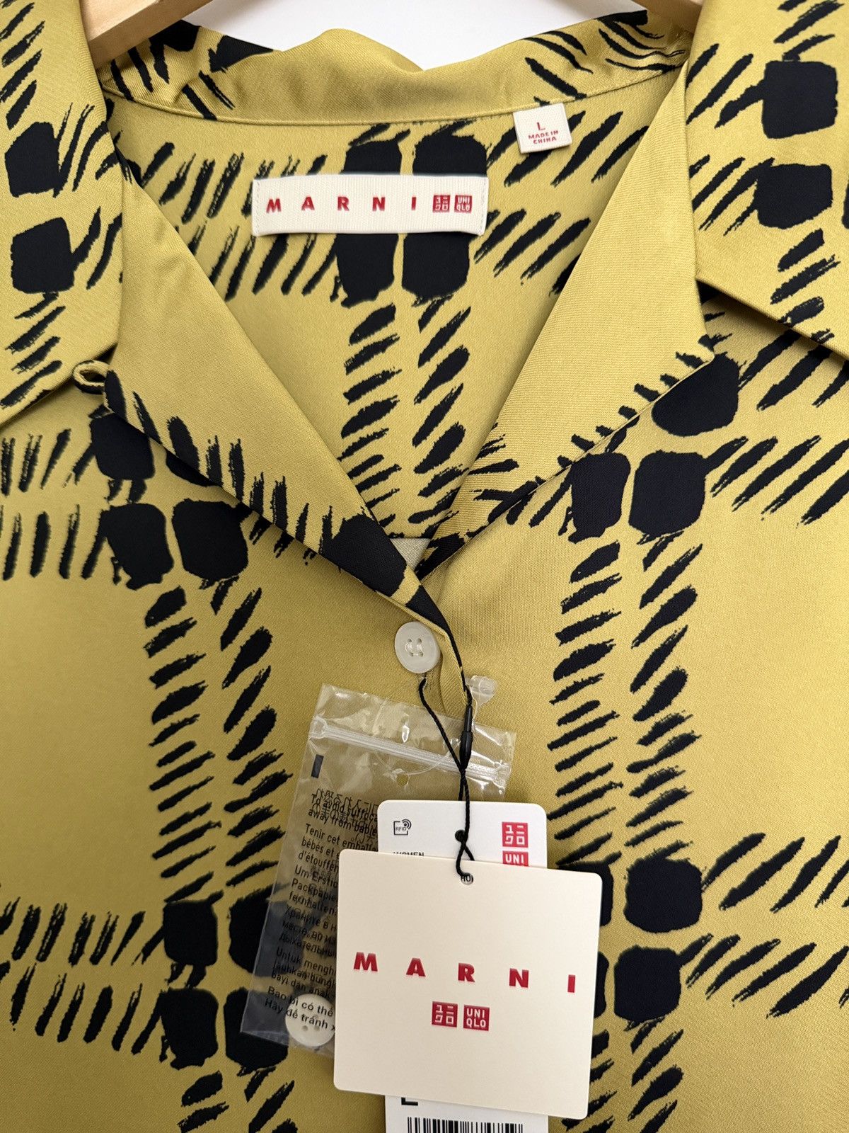 Marni × Uniqlo Uniqlo x Marni Oversized Open Collar S/S Silky Shirt Unisex Size L / US 10 / IT 46 - 2 Thumbnail