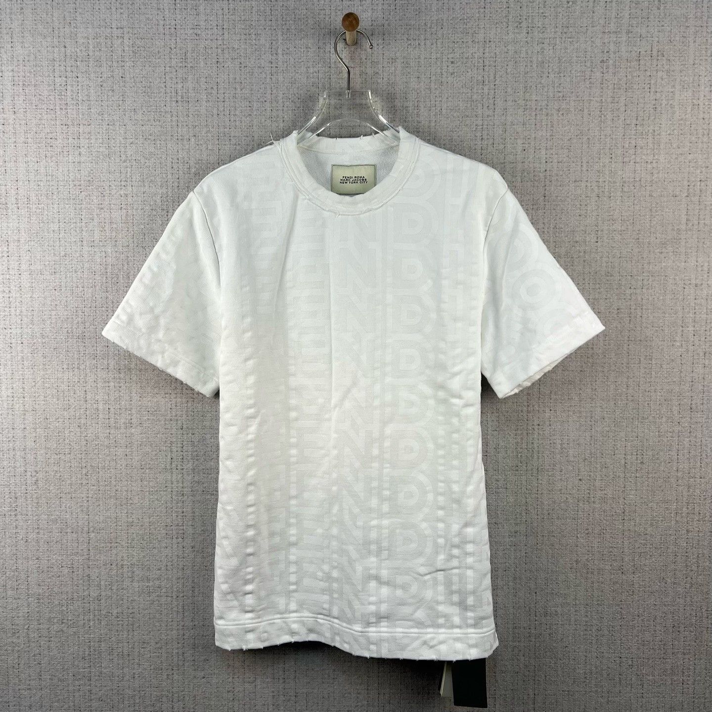 Fendi Fendi Solid Letter Print Crewneck Short Sleeve Size XS / US 0-2 / IT 36-38 - 1 Thumbnail