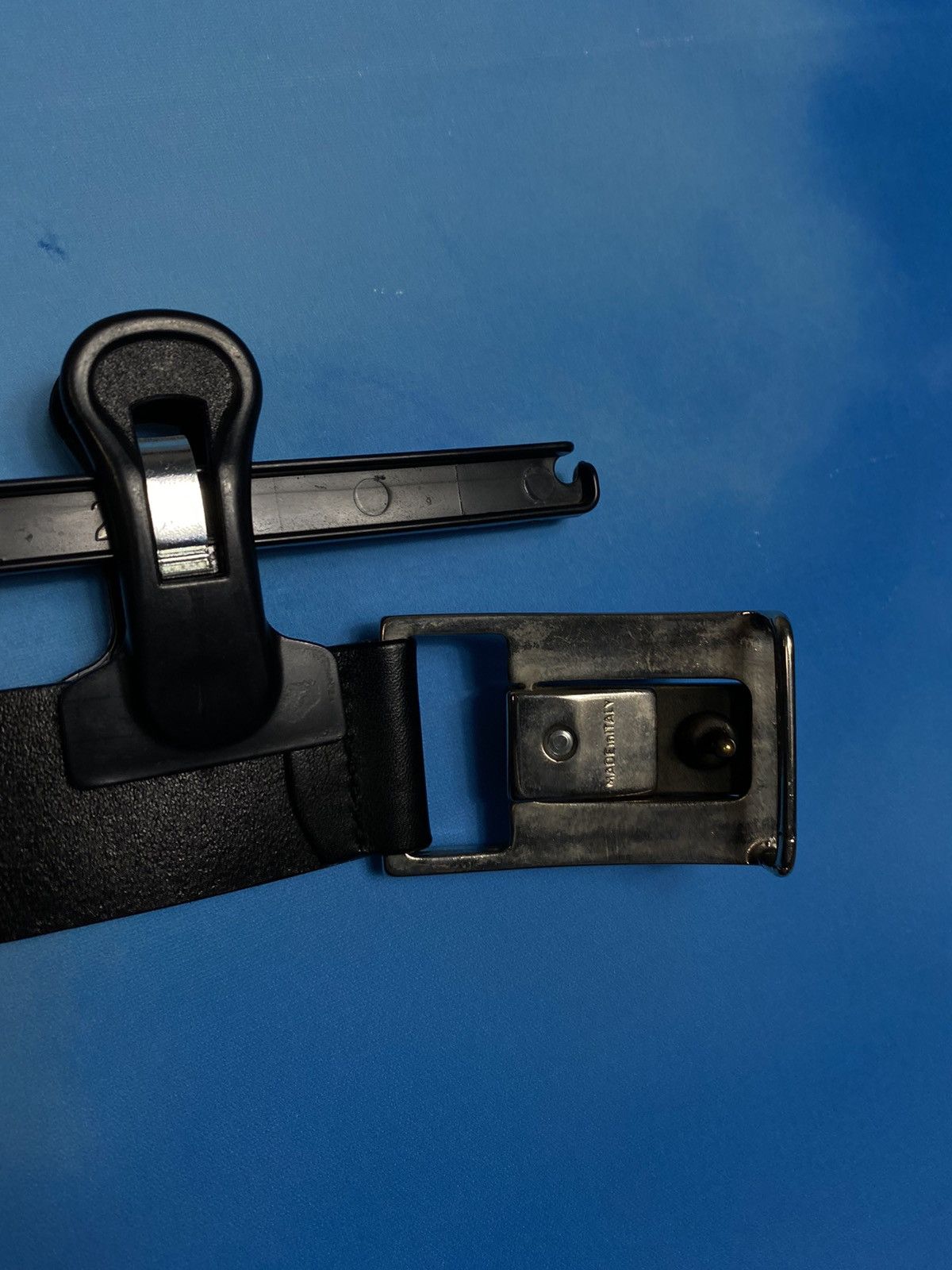 Leather × Versace × Vintage 🔥 VERSACE LEATHER BELT METAL DETAILS Size ONE SIZE - 8 Thumbnail