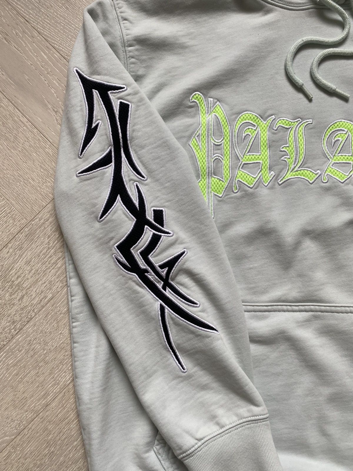 Palace Palace Labyrinth Hood ‘Ice’ Size US L / EU 52-54 / 3 - 12 Thumbnail