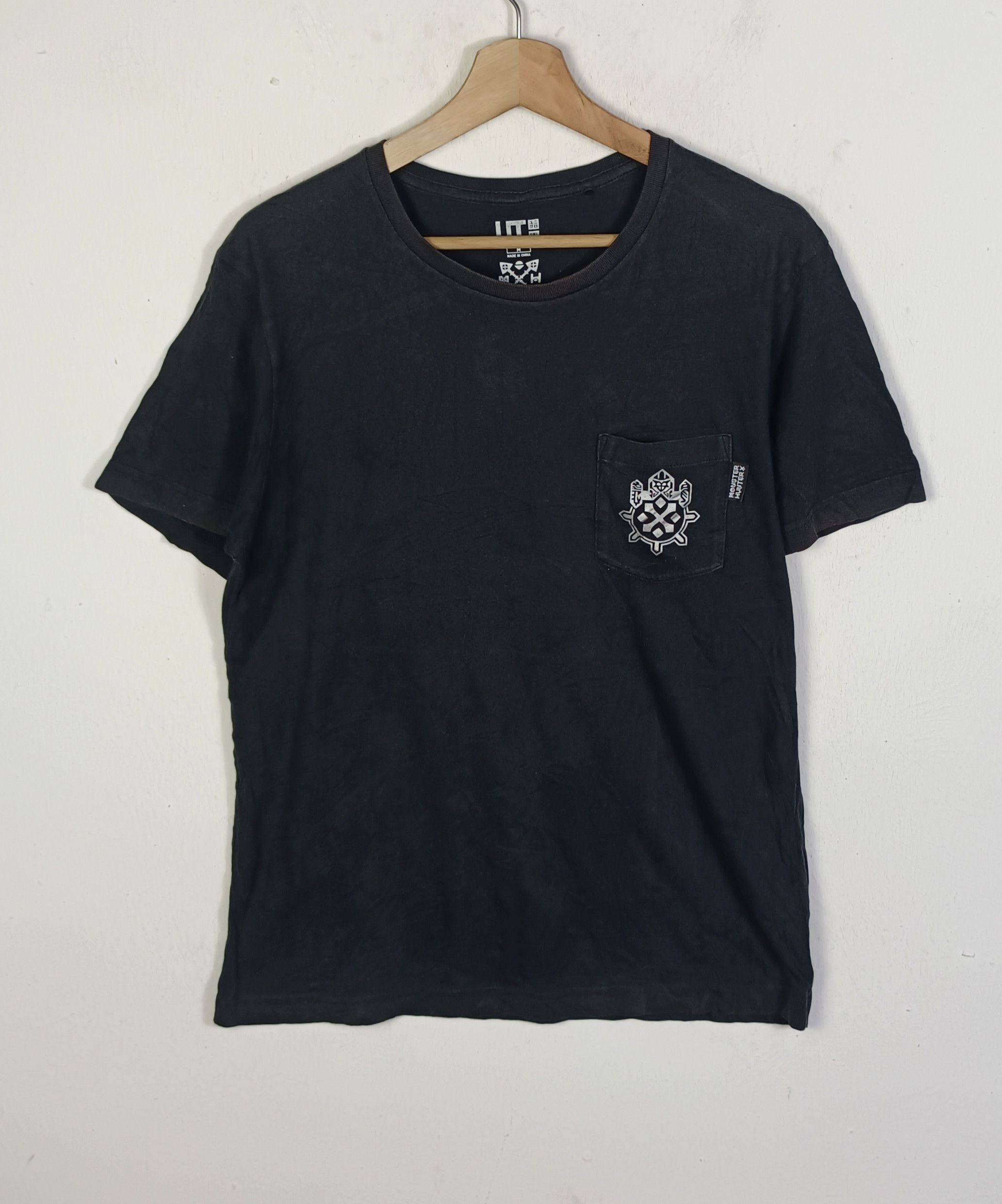 Uniqlo Monster Hunter Uniqlo Short Sleeve T Shirt Size US M / EU 48-50 / 2 - 2 Thumbnail