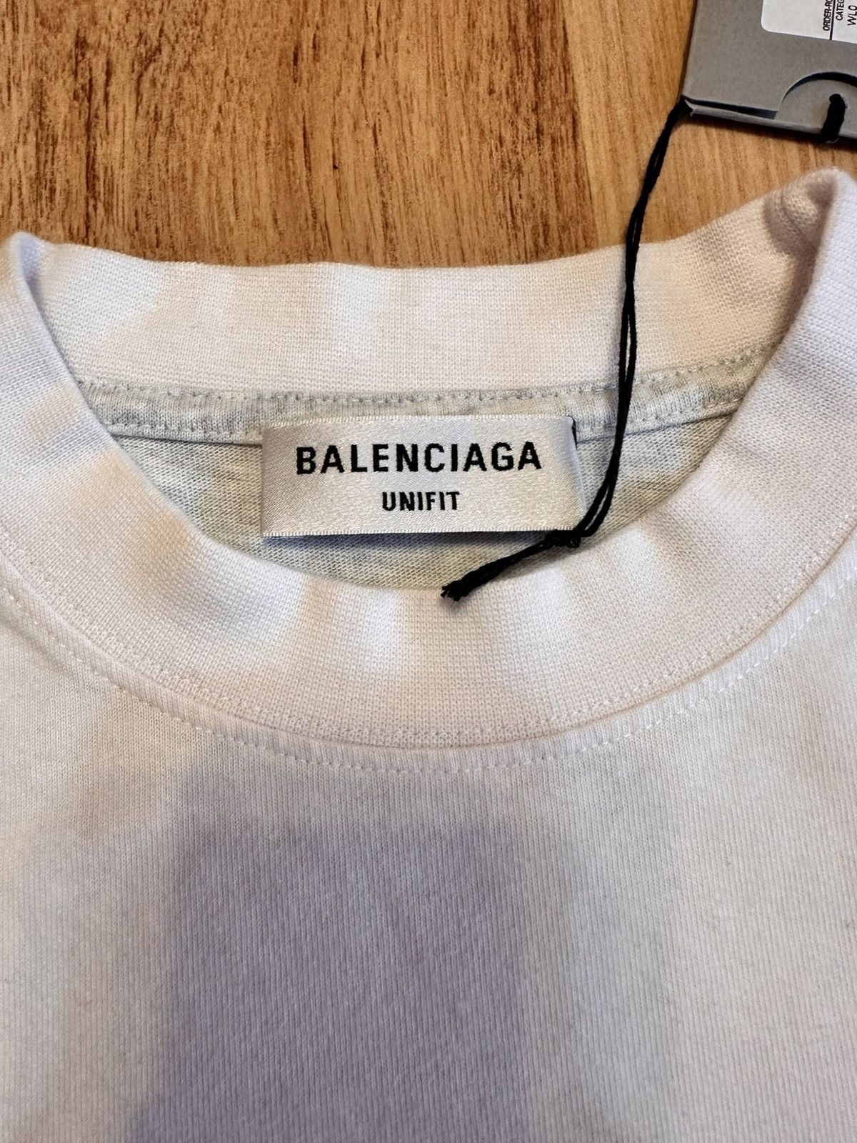 Balenciaga Balenciaga upside down tee Size US M / EU 48-50 / 2 - 3 Thumbnail