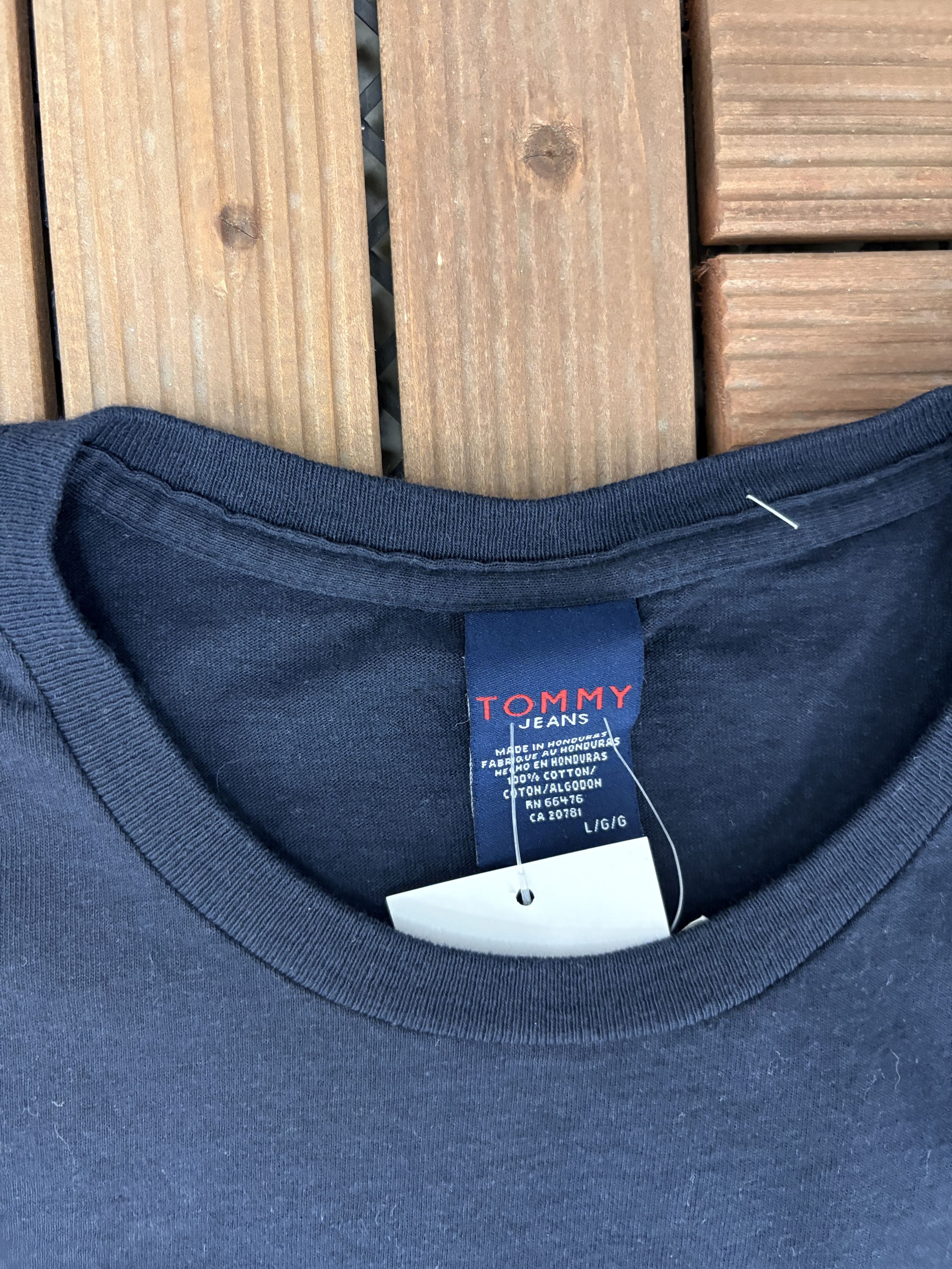 Tommy Hilfiger Tommy Hilfiger Jeans Crest Vintage Blue T-Shirt Tee Size US L / EU 52-54 / 3 - 5 Thumbnail