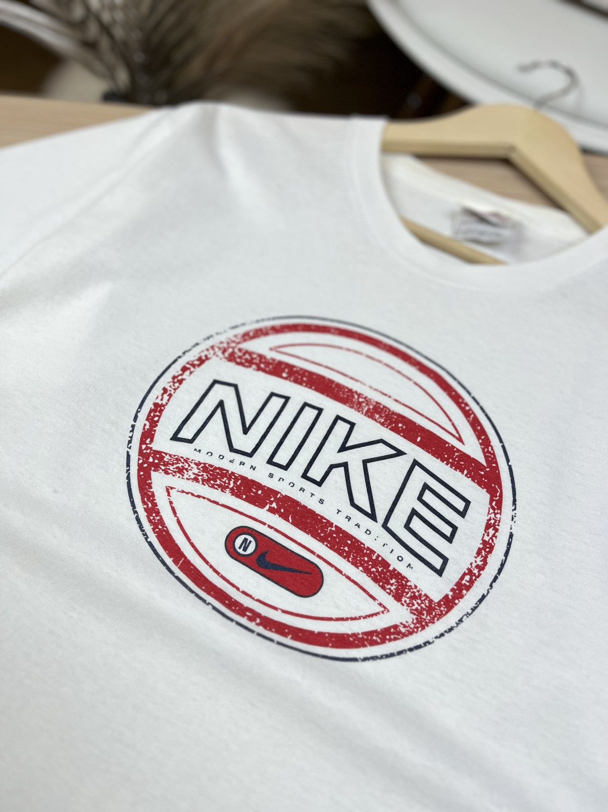 Nike Vintage Nike tee big logo rare size M Size US M / EU 48-50 / 2 - 5 Thumbnail