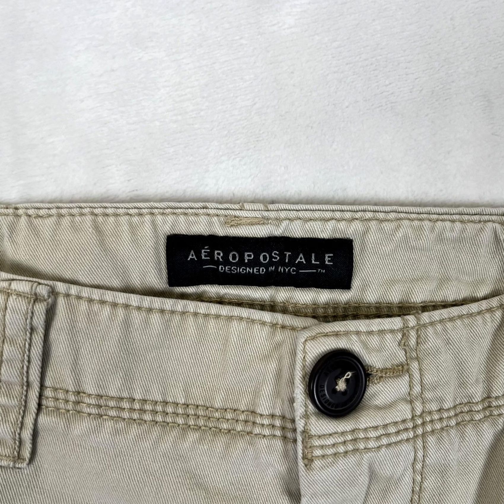 Aeropostale VINTAGE Aeropostale Cargo Shorts Mens 28 Beige Canvas 11 Inseam Utility Y2K Size US 28 / EU 44 - 2 Thumbnail