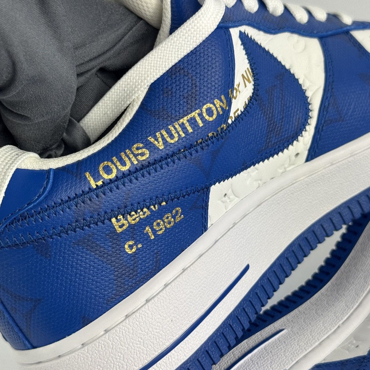 Louis Vuitton LOUIS VUITTON X NIKE AIR FORCE 1 BLUE SNEAKERS Size US 7 / EU 40 - 7 Thumbnail