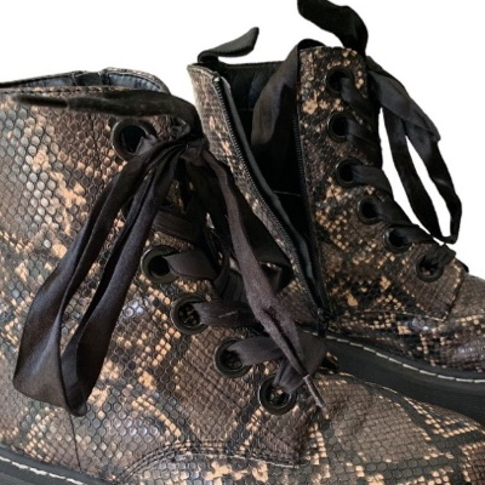 Forever 21 Forever 21 faux snakeskin chunky platform BOOTS women 8 Size US 8 / IT 38 - 10 Thumbnail