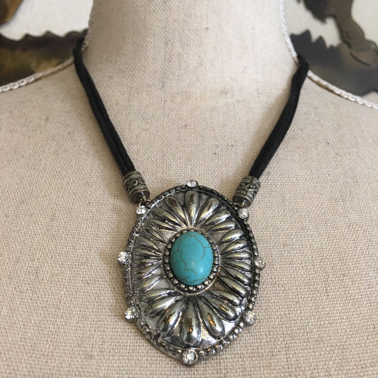 Jewelry Southwest style faux turquoise medallion necklace Size ONE SIZE - 1 Thumbnail