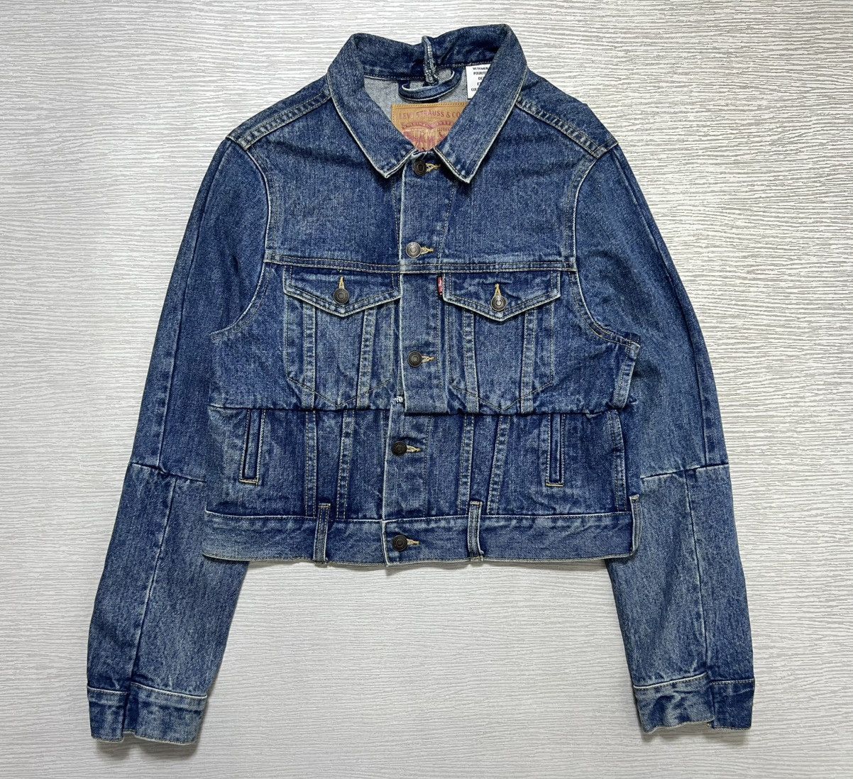 ジャケット・アウター VETEMENTS LEVI'S DenimJacket MSS17LE8 Levi's × Vetements Vetements - Levi's - S/S 17 - Reworked