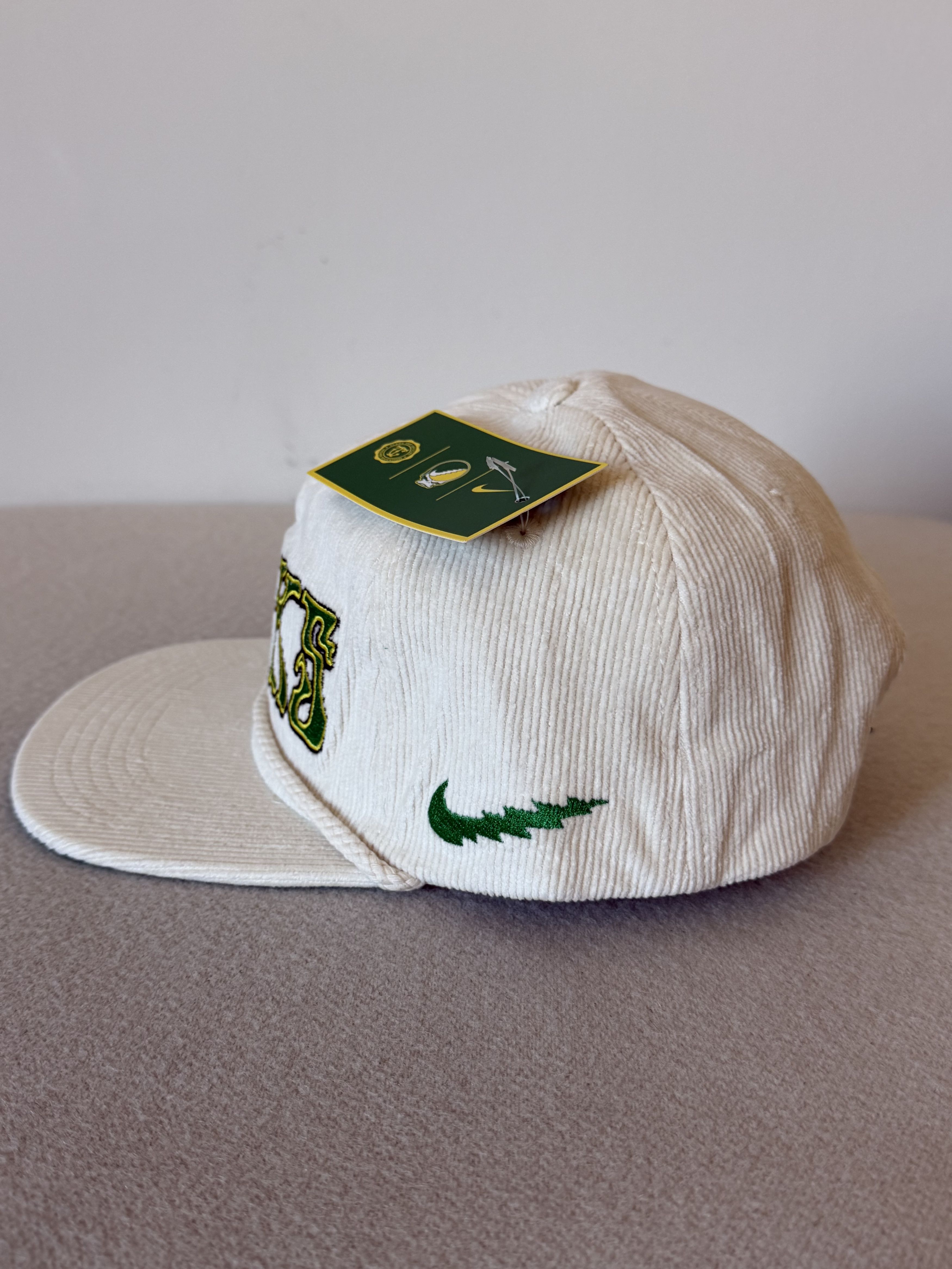 Grateful Dead × Nike Nike Grateful Dead Oregon Ducks Corduroy Hat in White Size ONE SIZE - 2 Thumbnail