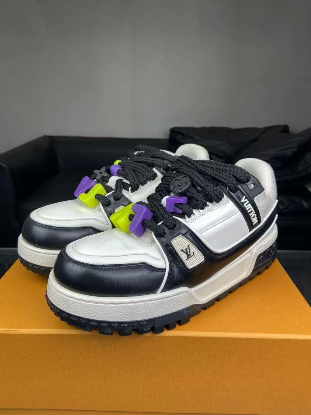 Louis Vuitton Louis Vuitton Training Black Lowtop Sneakers 9.5 Men Size US 9.5 / EU 42-43 - 1 Thumbnail