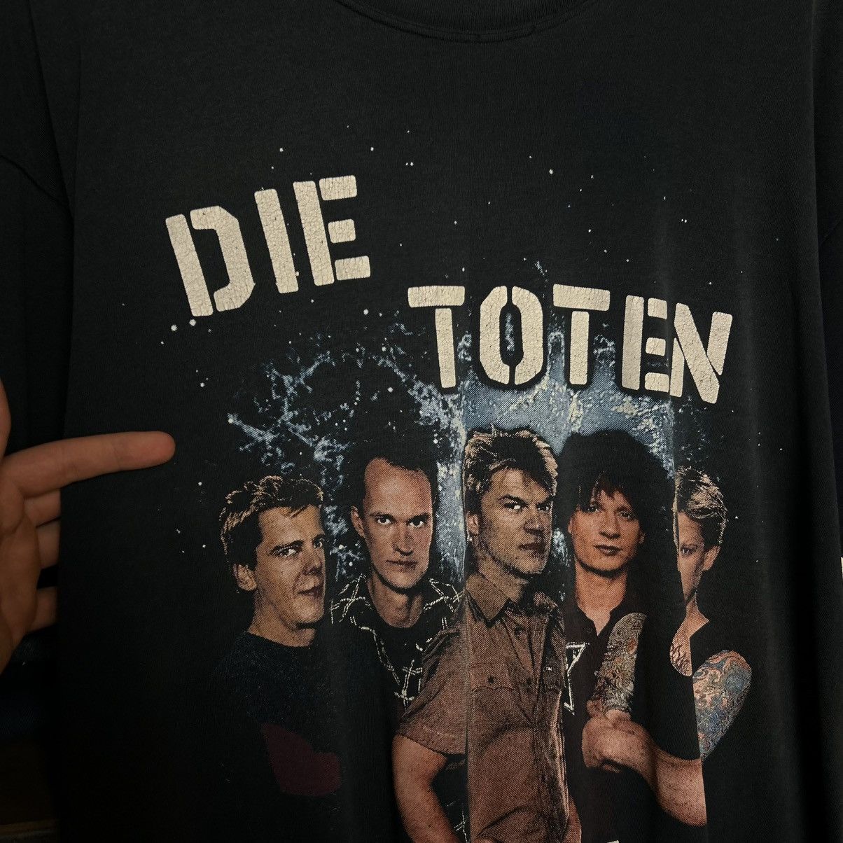Band Tees Vintage Die Toten Hosen 1990’s Rock Band tee size L Size US L / EU 52-54 / 3 - 2 Thumbnail