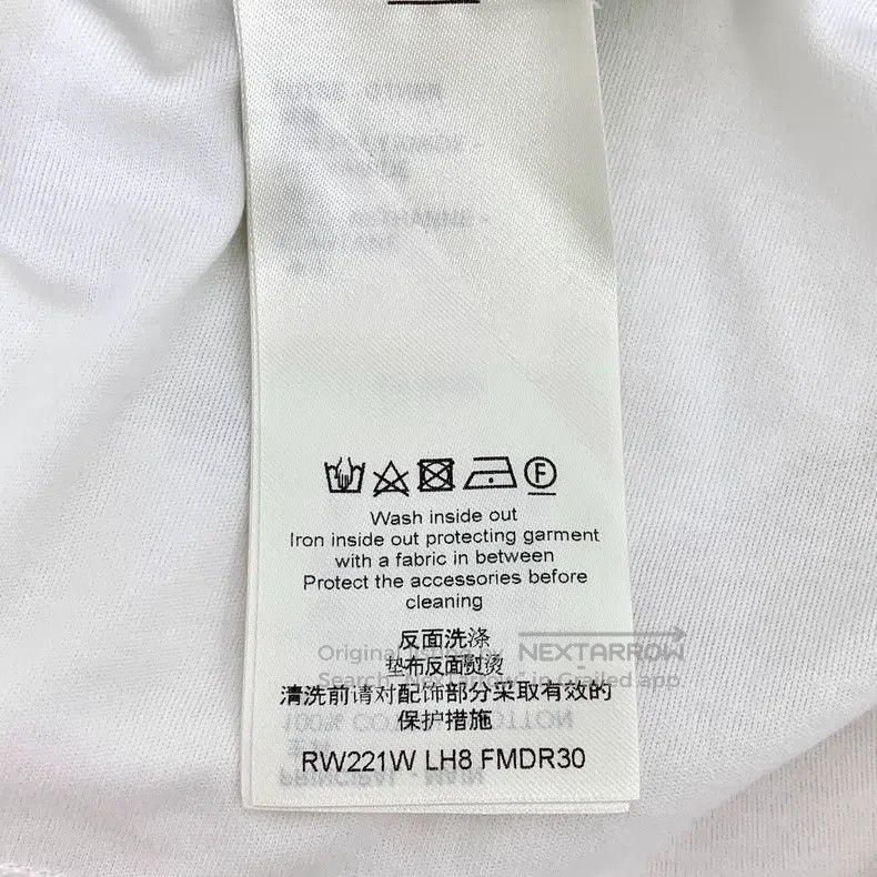 Louis Vuitton Louis Vuitton 22 White Chain Crew Neck Short Sleeve Dress Size XS / US 0-2 / IT 36-38 - 6 Thumbnail