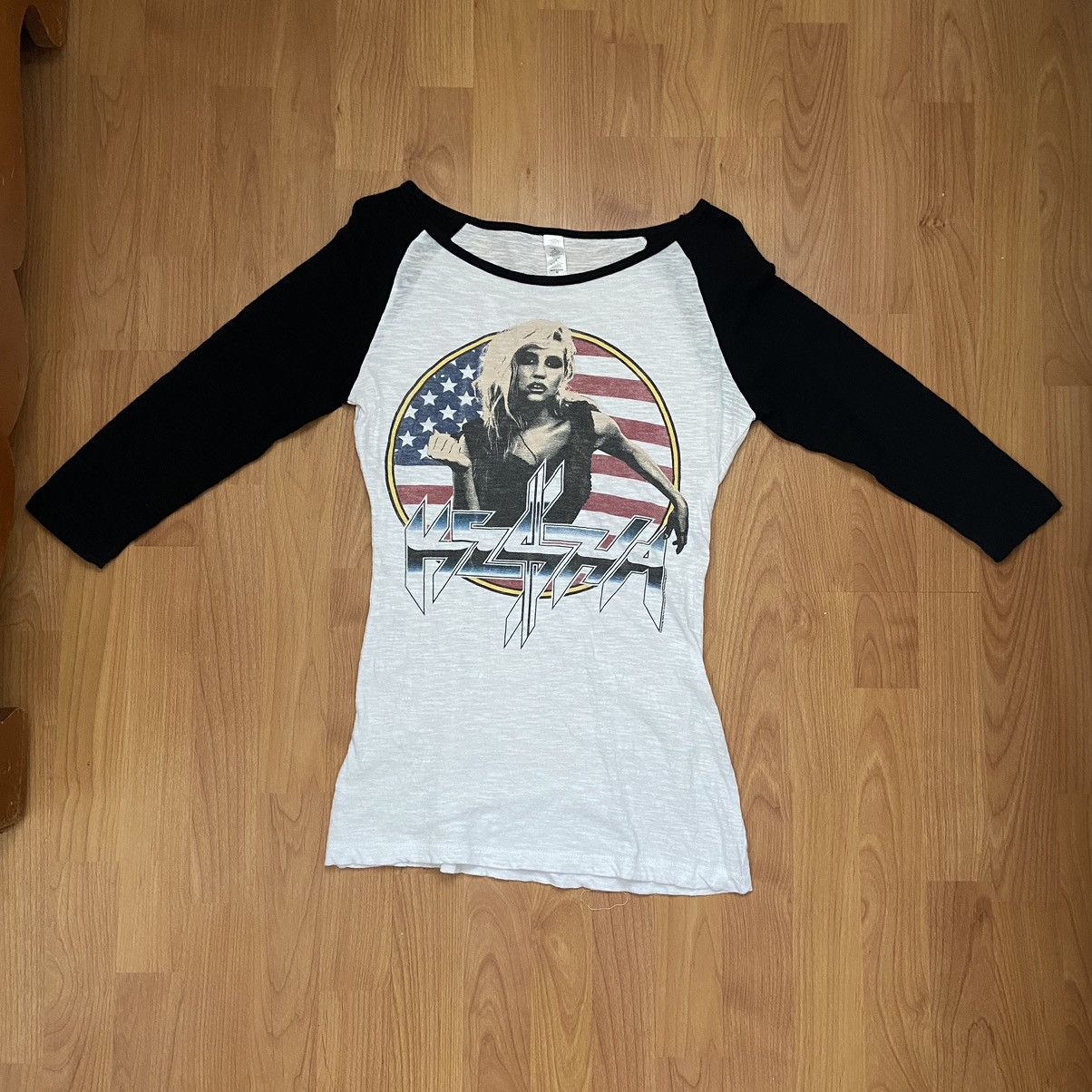 Band Tees Kesha Logo Baseball Shirt Size Women’s Medium Size M / US 6-8 / IT 42-44 - 2 Thumbnail
