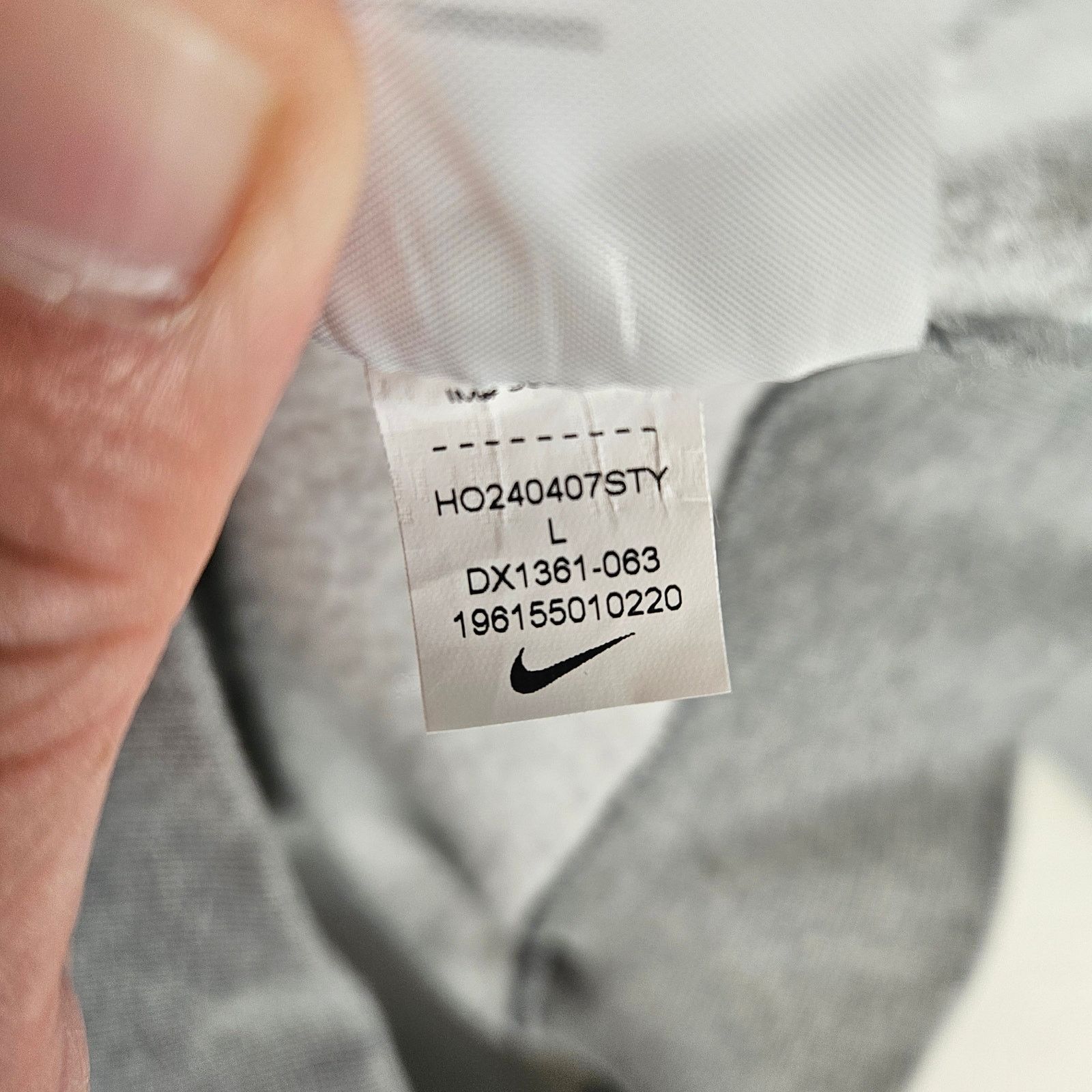 Nike NIKE MEN'S LARGE SOLO SWOOSH GREY FLEECE CREWNECK SWEATSHIRT Size US L / EU 52-54 / 3 - 6 Thumbnail