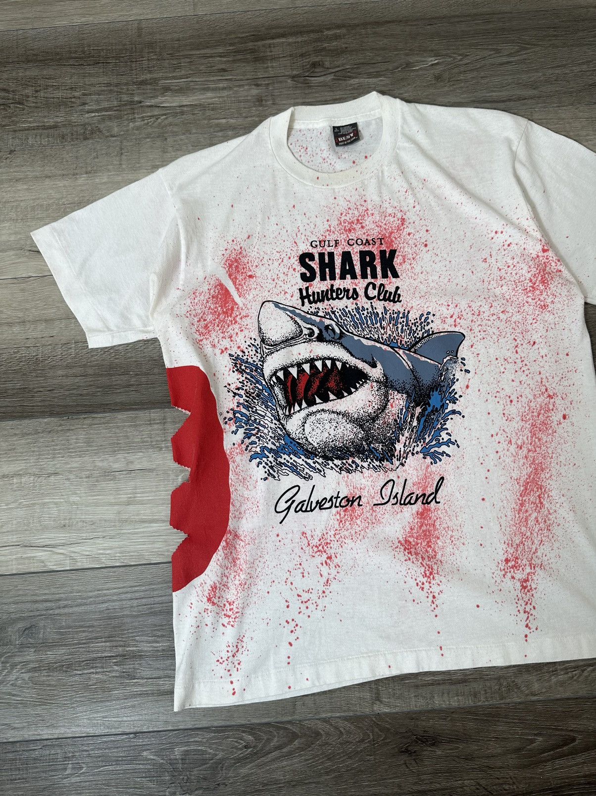 Vintage RARE Bloody Gulf Coast Shark Hunters Club Galveston Tee Size US L / EU 52-54 / 3 - 3 Thumbnail