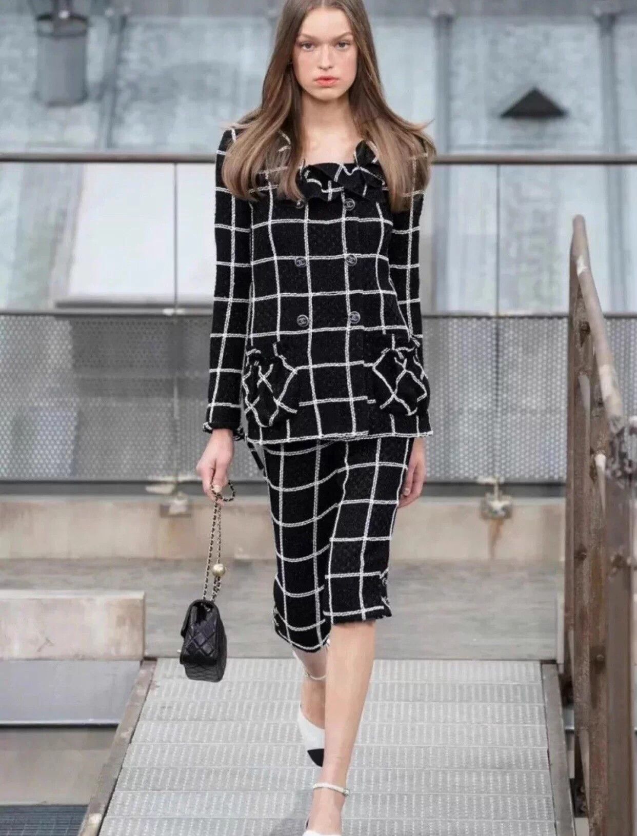 Chanel Chanel Rooftop black white check CC crystal button pants 40 Size 28" / US 6 / IT 42 - 2 Thumbnail