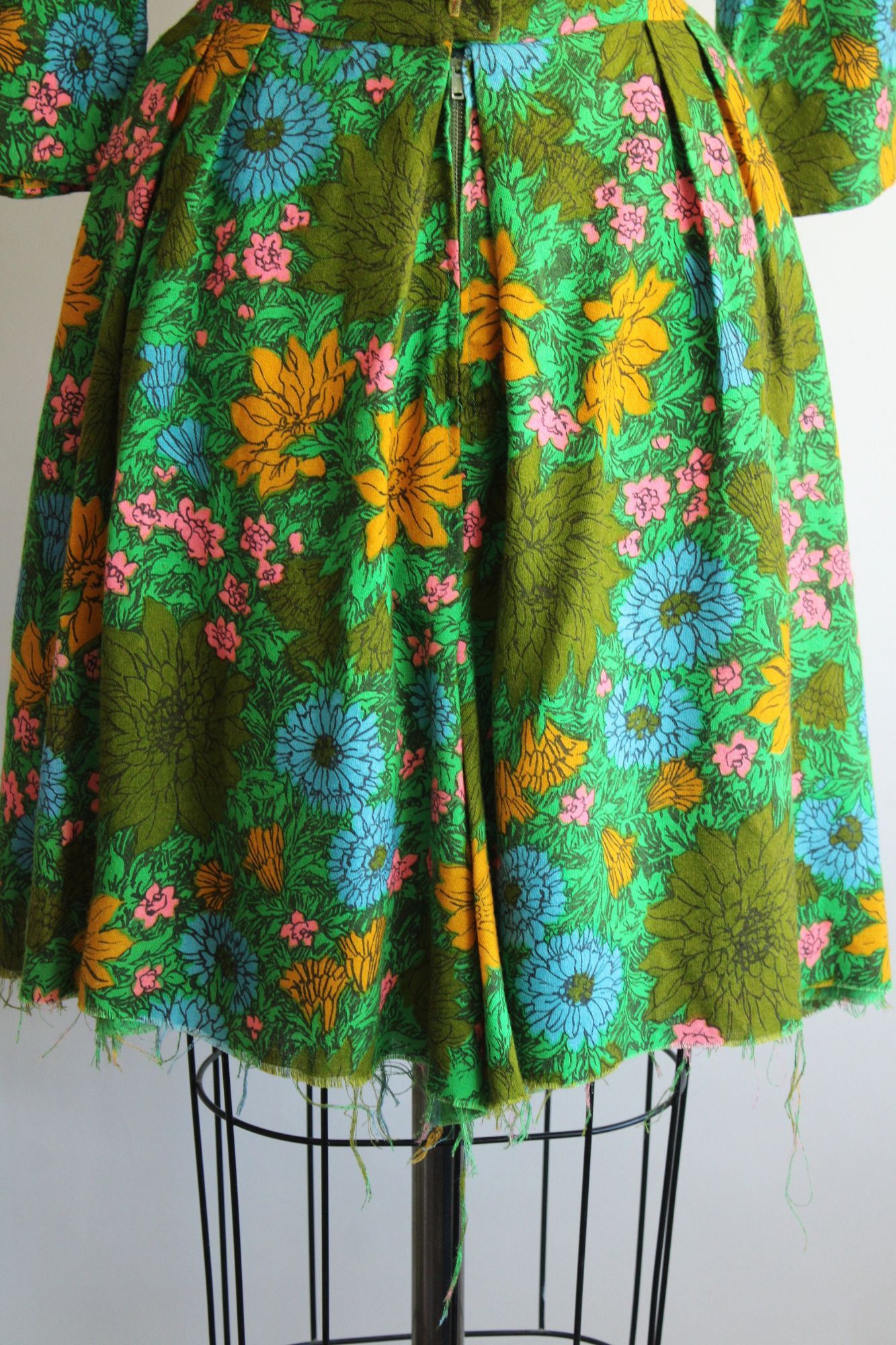 Vintage Vintage 1960s Jumpsuit, Rosa Ray Floral Print Cutoff Shorts Size 26" / US 2 / IT 38 - 3 Thumbnail