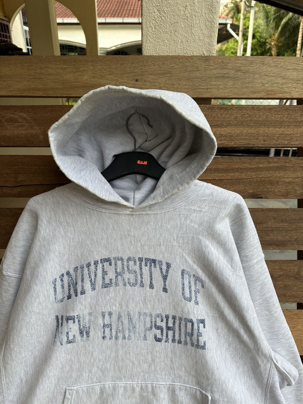 Champion Vintage 90s Champion Reverse Weave Uni Hampshire Hoodie Size US XL / EU 56 / 4 - 3 Thumbnail
