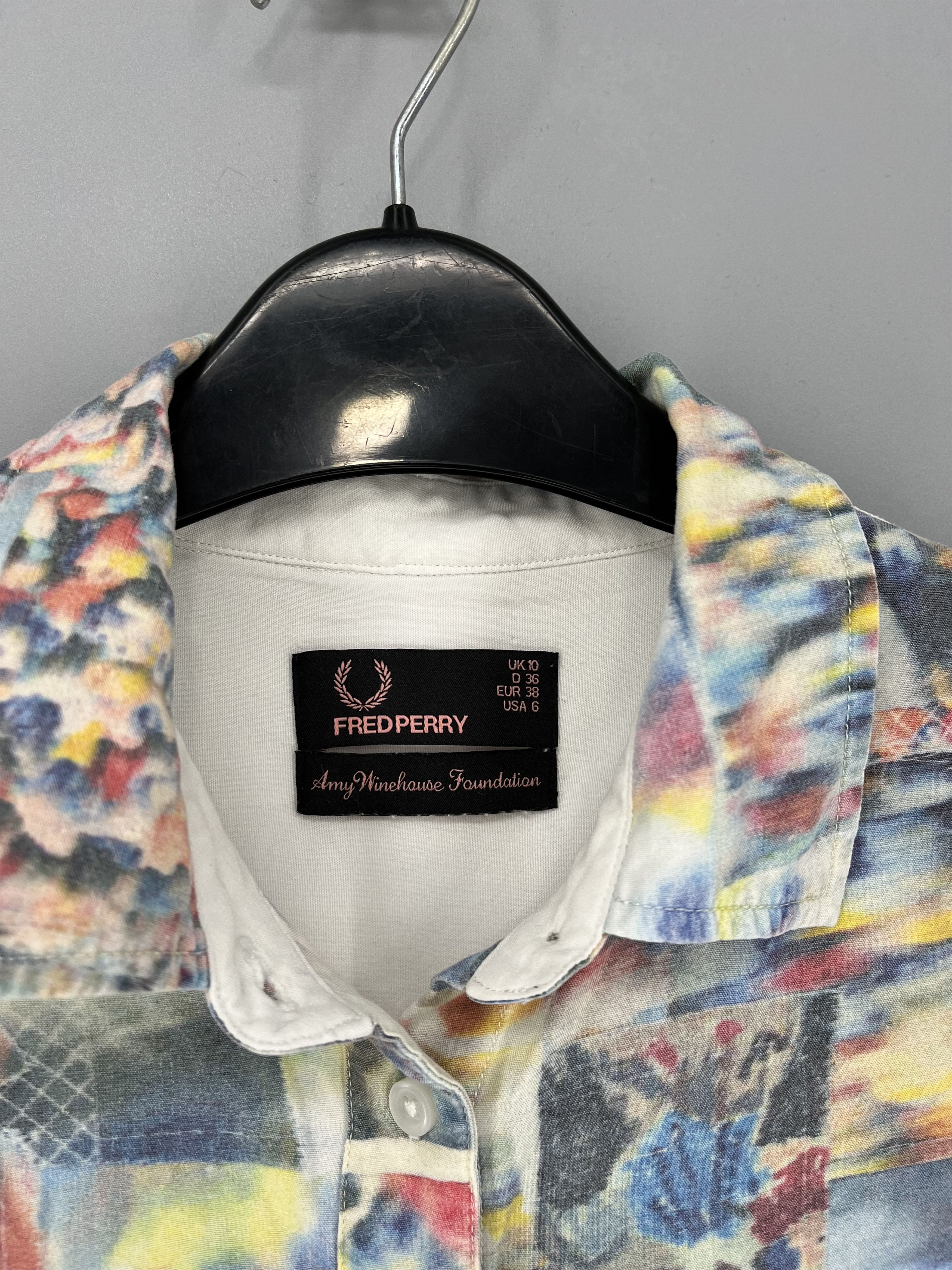 Other Vintage Fred Perry Amy Winehouse Foundation Heart polo Size S / US 4 / IT 40 - 8 Thumbnail