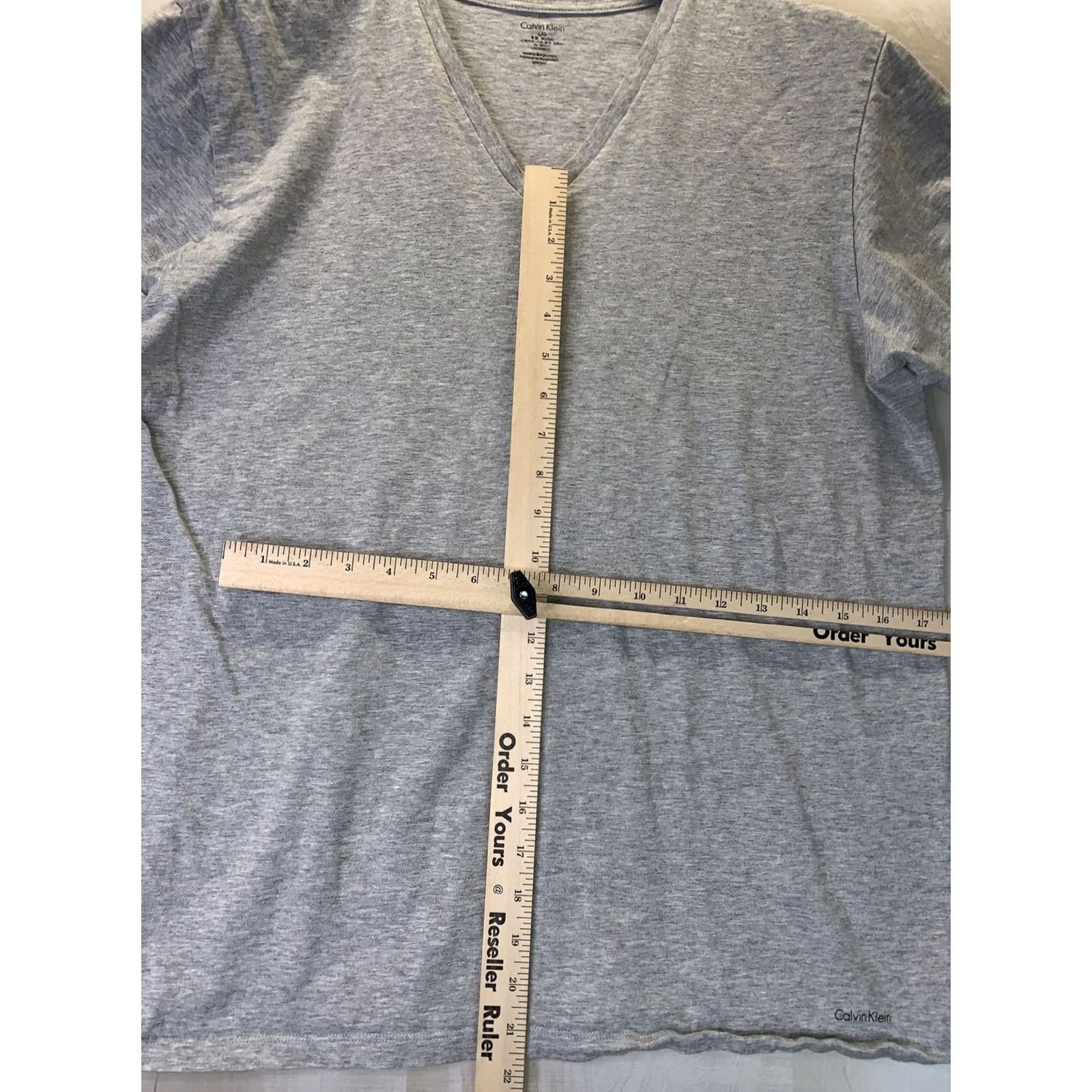 Calvin Klein Calvin Klein Men’s L Gray V-Neck Short Sleeve T-Shirt 3178, CK, Regular, Solid, Pre Owned, Size L, Men, Gray, T-Shirt Size US L / EU 52-54 / 3 - 3 Thumbnail
