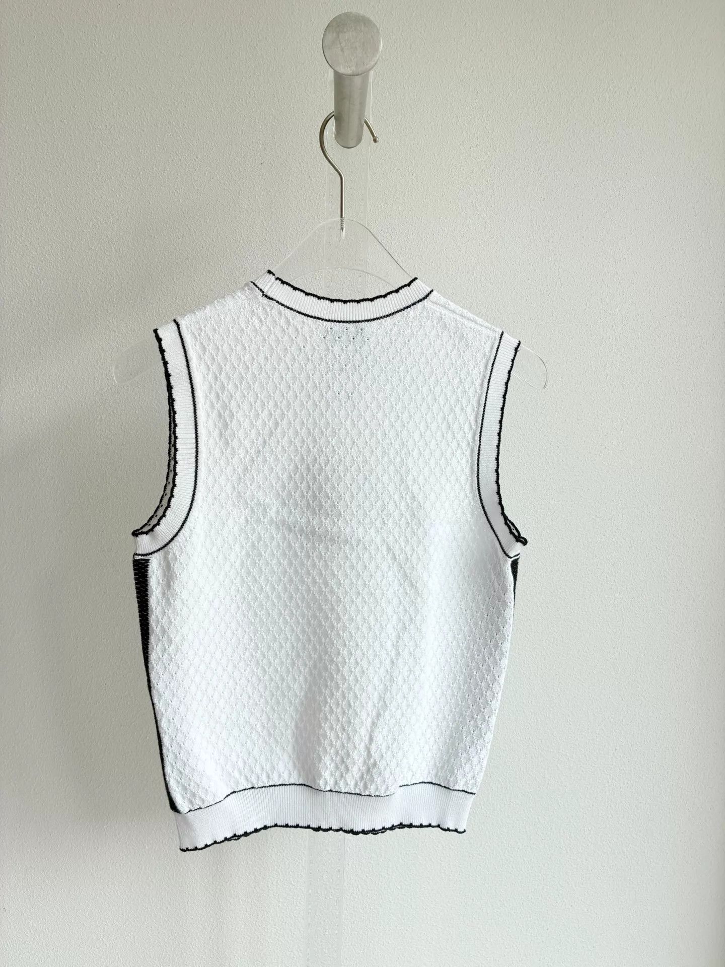 Chanel Chanel 23C No.5 Badge Black/White Colorblock Cami Size XS / US 0-2 / IT 36-38 - 3 Thumbnail