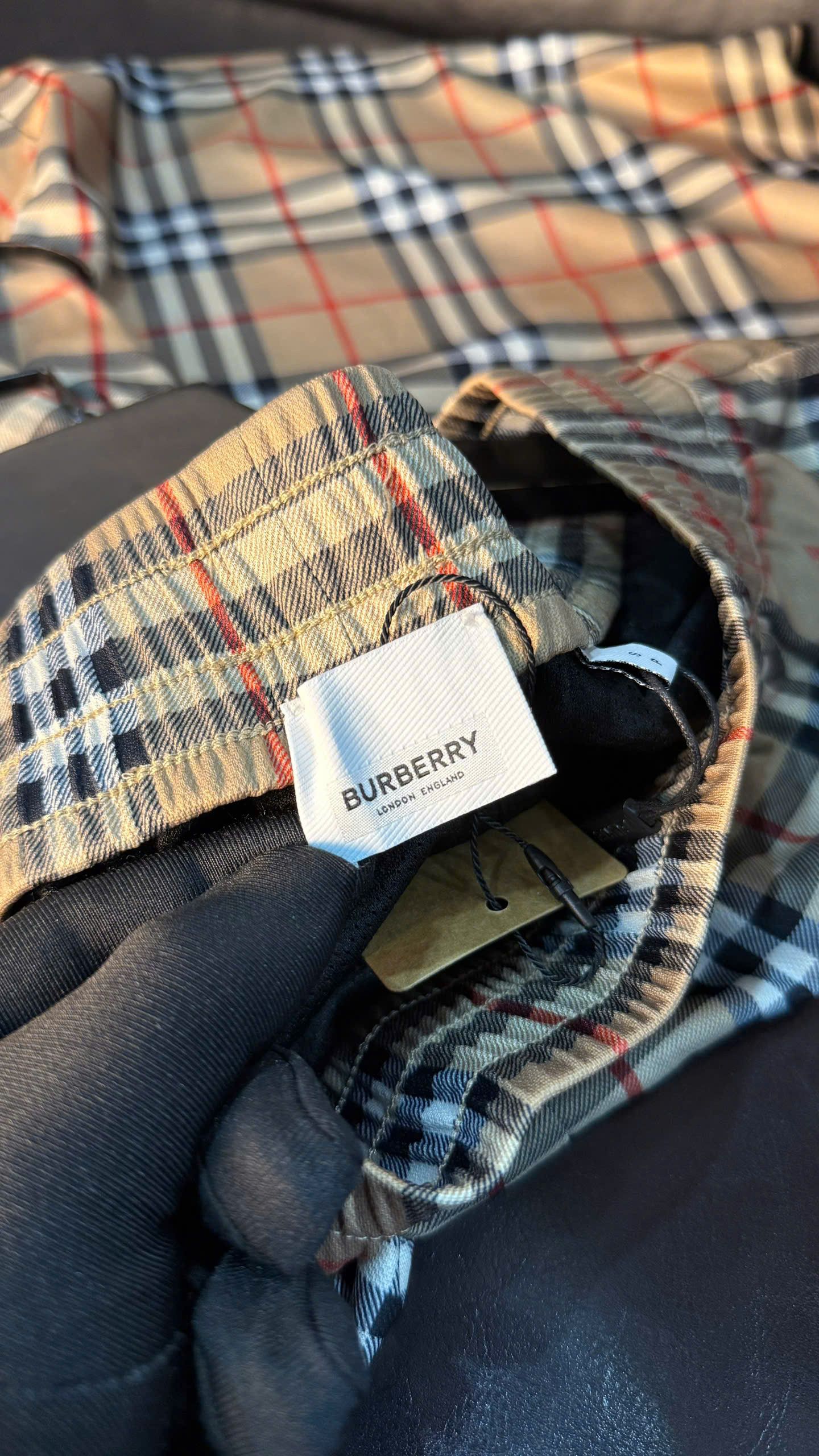 Burberry BURBERRY SHORT Size US 32 / EU 48 - 9 Thumbnail