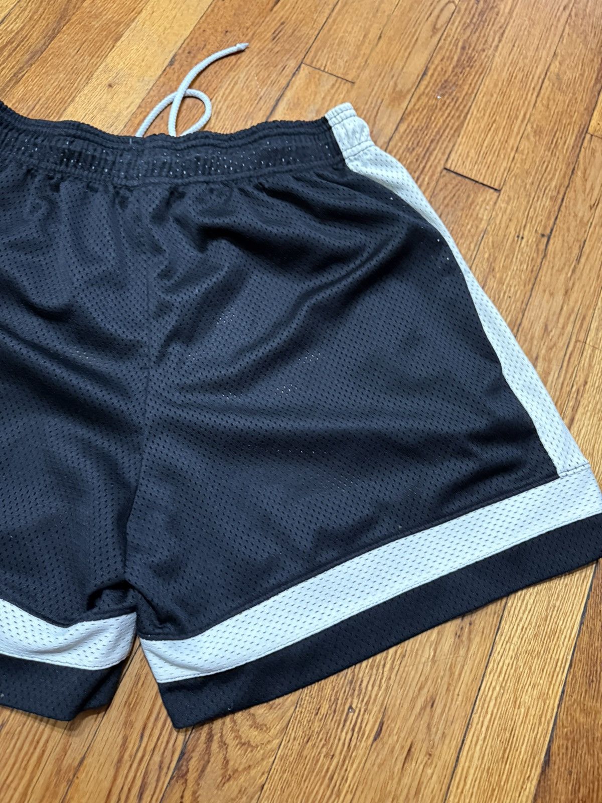 Eric Emanuel Eric Emanuel Black Shorts Size XL Size US 36 / EU 52 - 6 Thumbnail