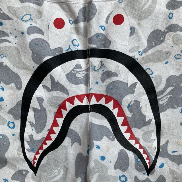 Bape 💫Glow in the dark BAPE space camo shark sweat shorts ★size L Size US 34 / EU 50 - 4 Thumbnail