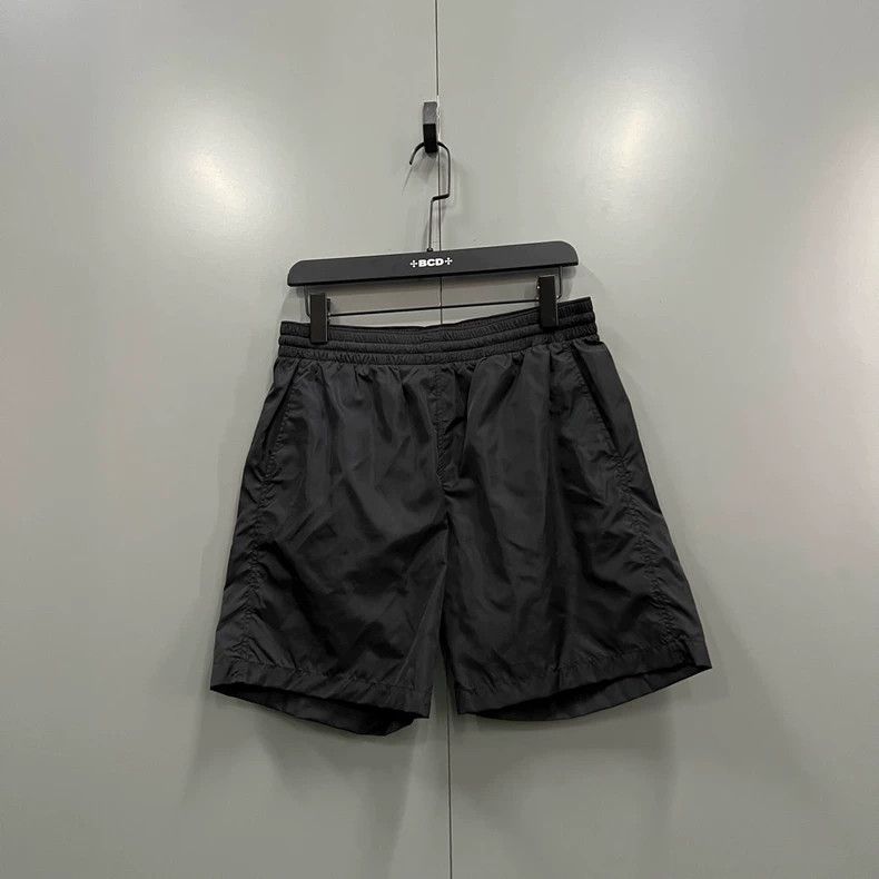 Louis Vuitton Louis Vuitton size s Black shorts 2502-Nextarrow Size US 28 / EU 44 - 1 Thumbnail